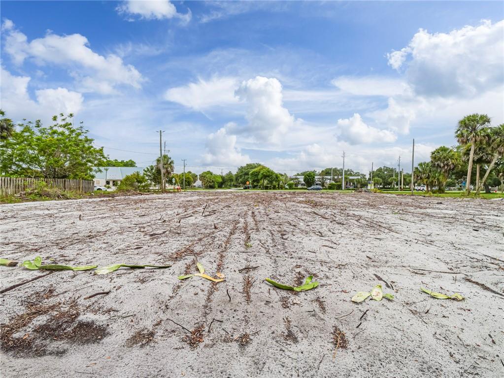 HICKORY HILL ESTATES - Land