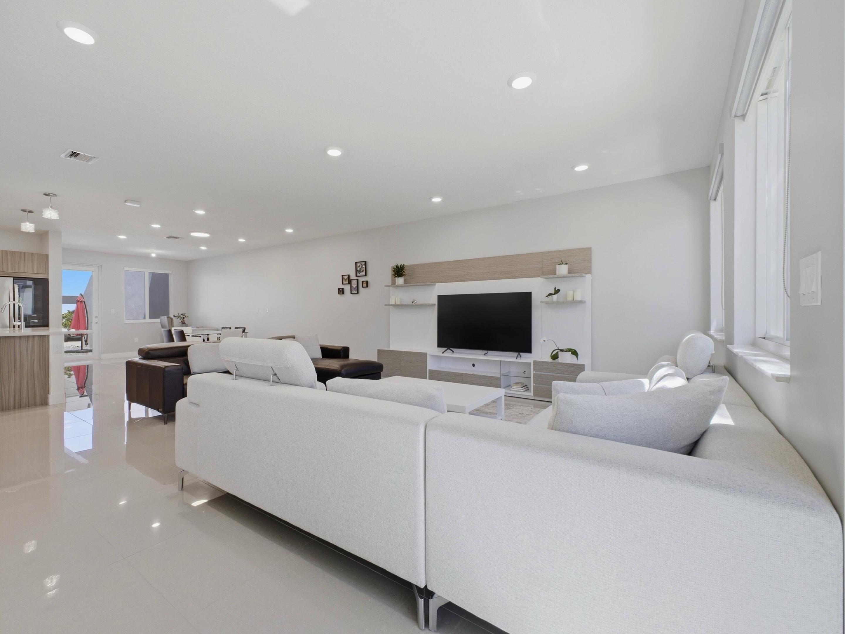 LANDMARK AT DORAL CENTRAL - Residential