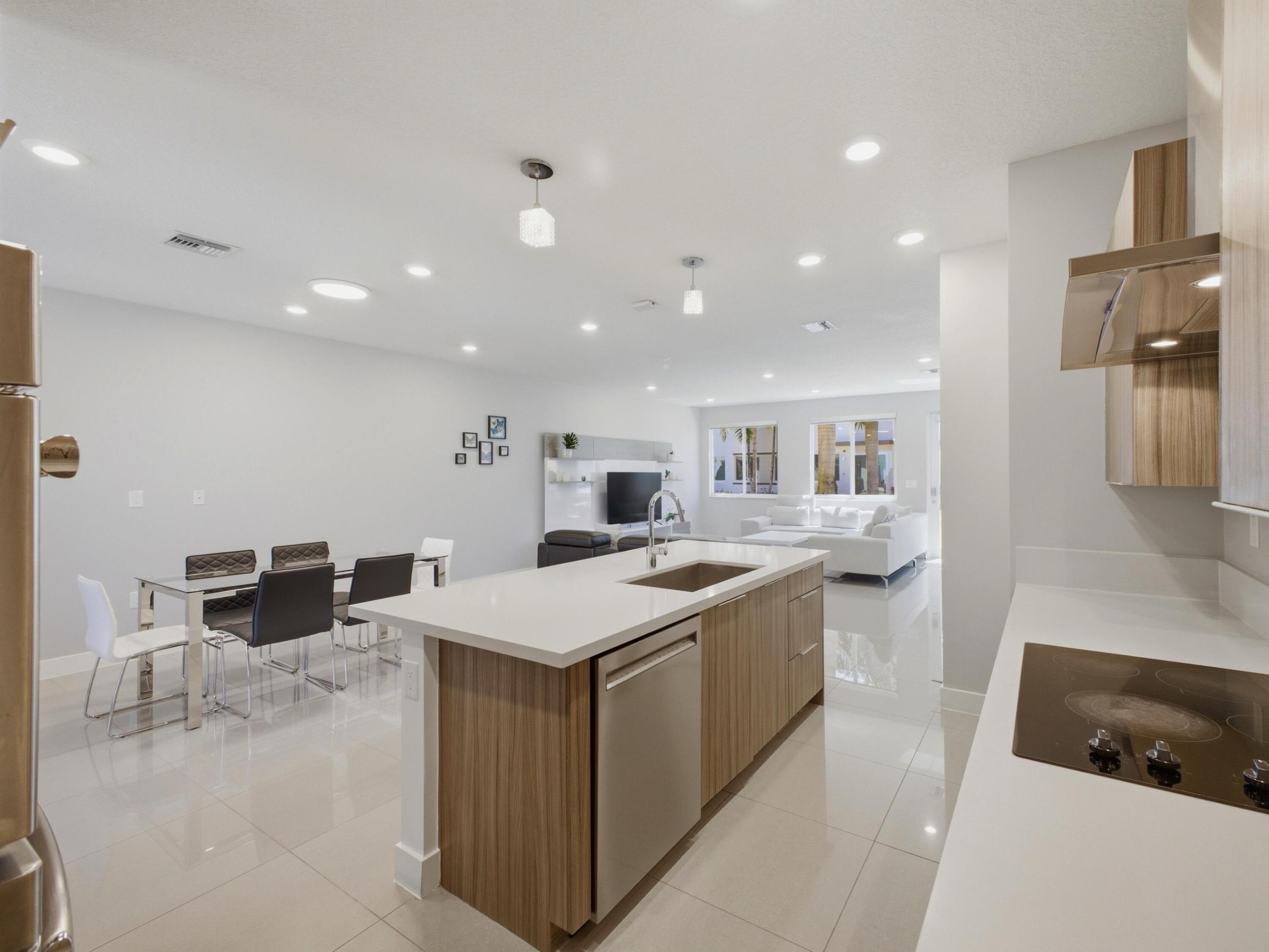 LANDMARK AT DORAL CENTRAL - Residential