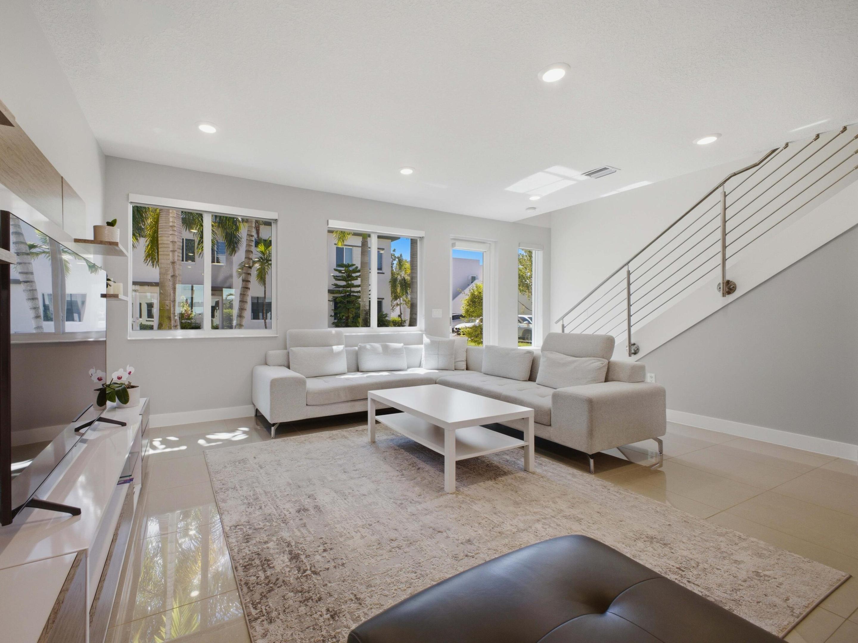 LANDMARK AT DORAL CENTRAL - Residential