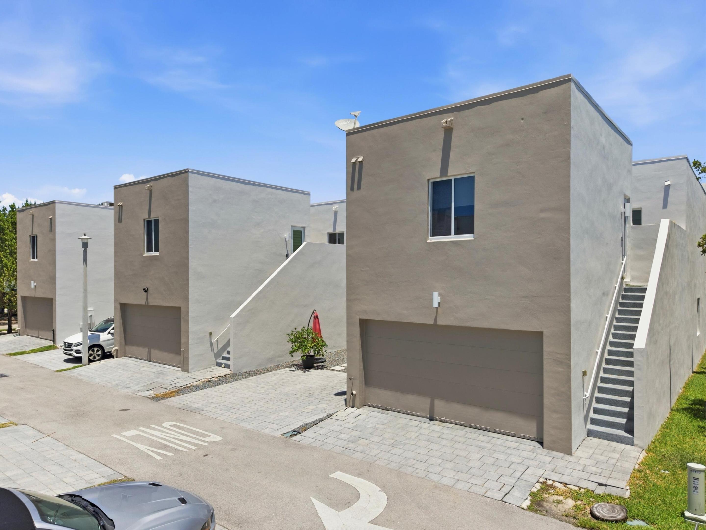 LANDMARK AT DORAL CENTRAL - Residential