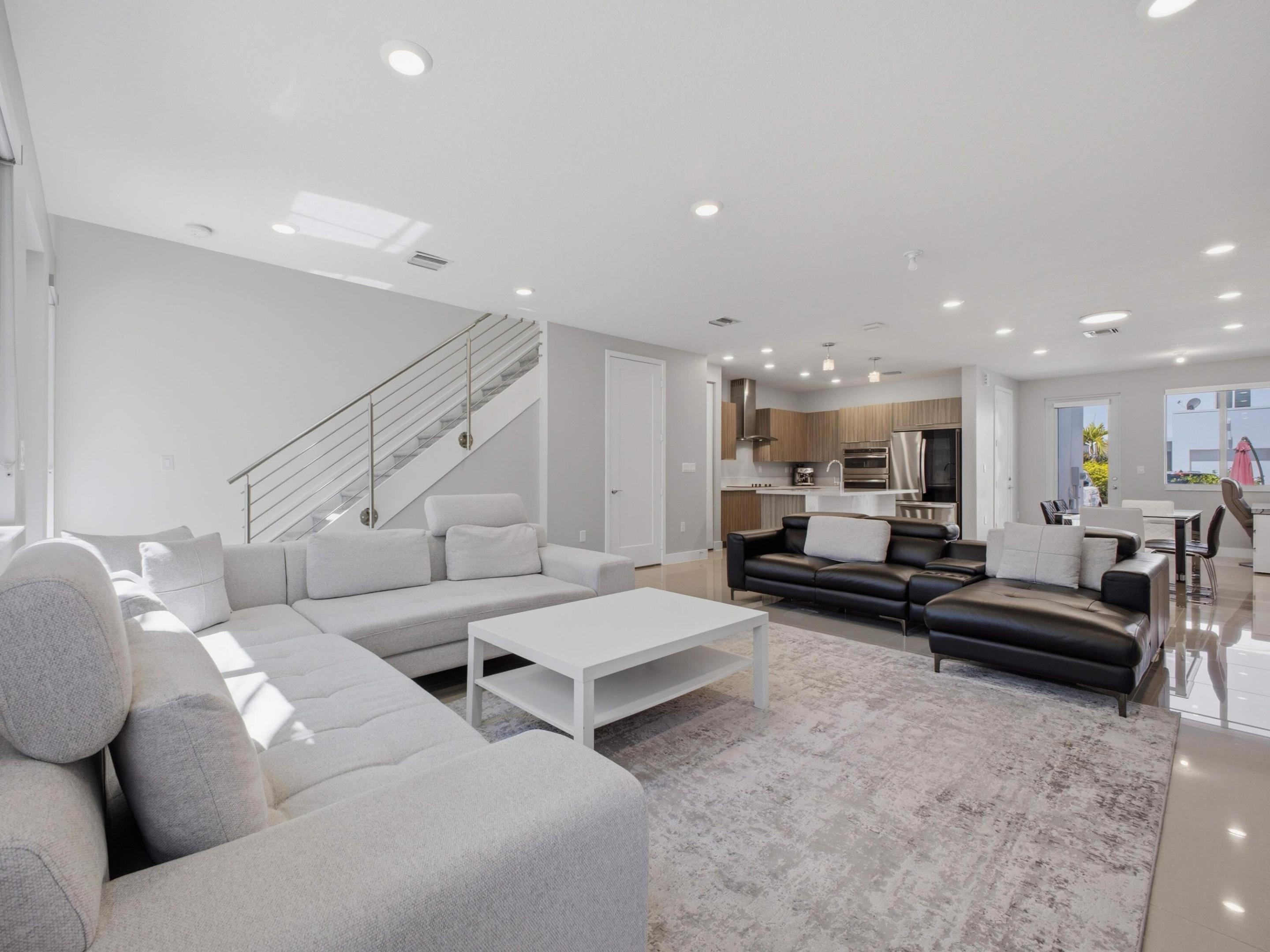 LANDMARK AT DORAL CENTRAL - Residential