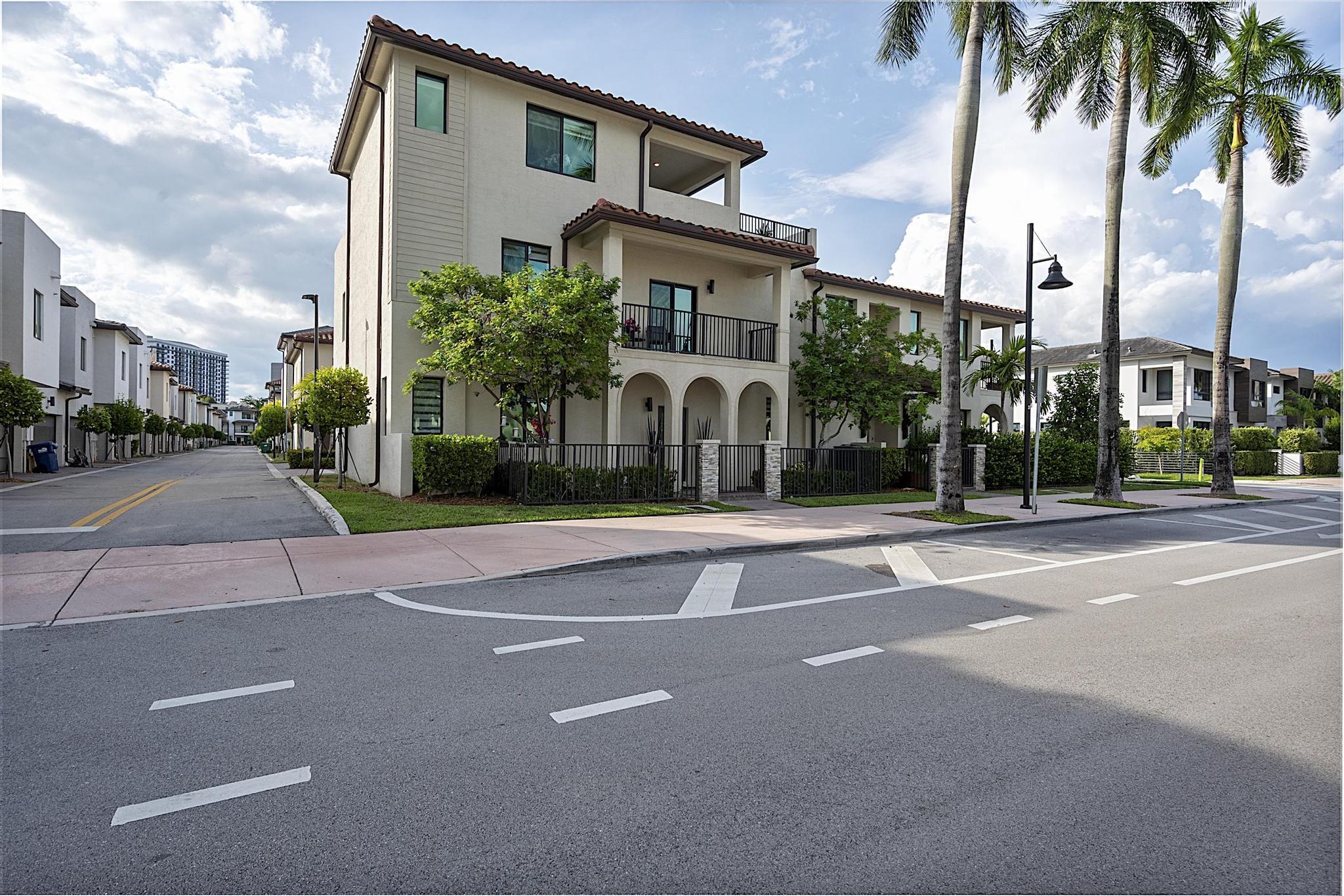 DOWNTOWN DORAL SOUTH PHASE TWO - Residential