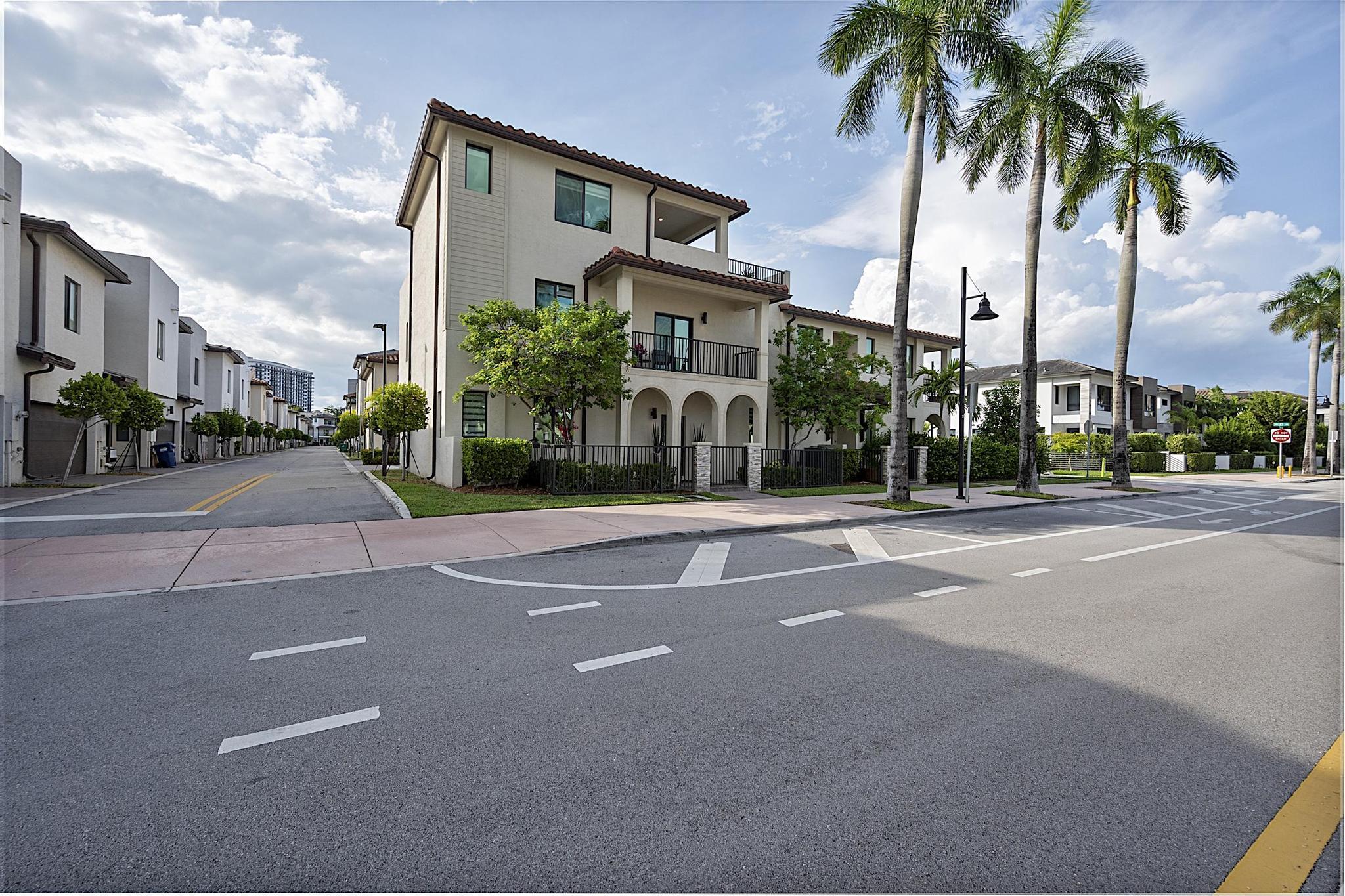 DOWNTOWN DORAL SOUTH PHASE TWO - Residential