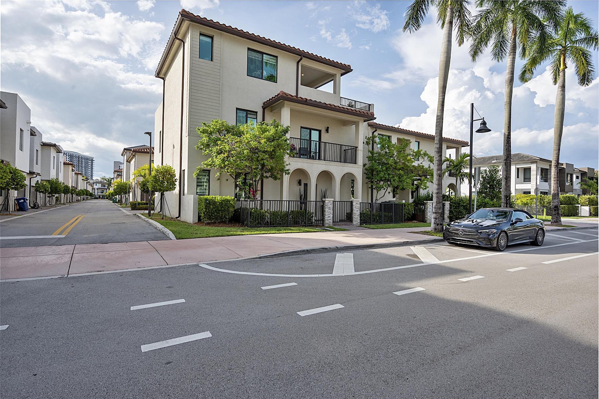 DOWNTOWN DORAL SOUTH PHASE TWO - Residential