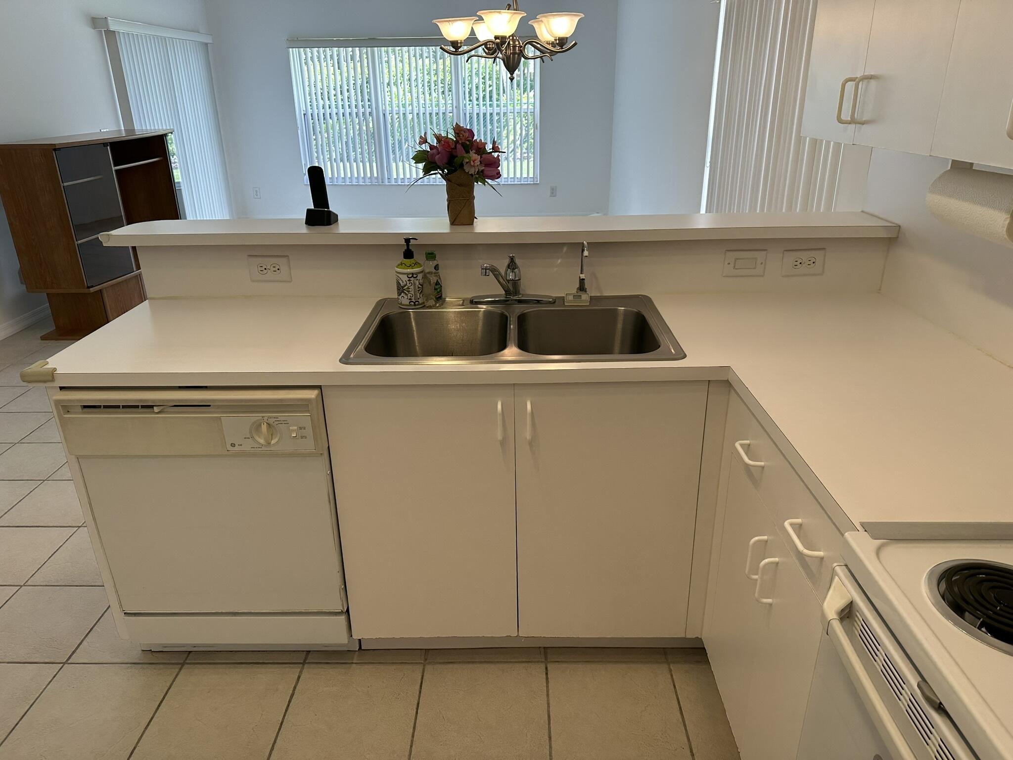 HEFTLER HOMES AT PEMBROKE SHORES - Residential