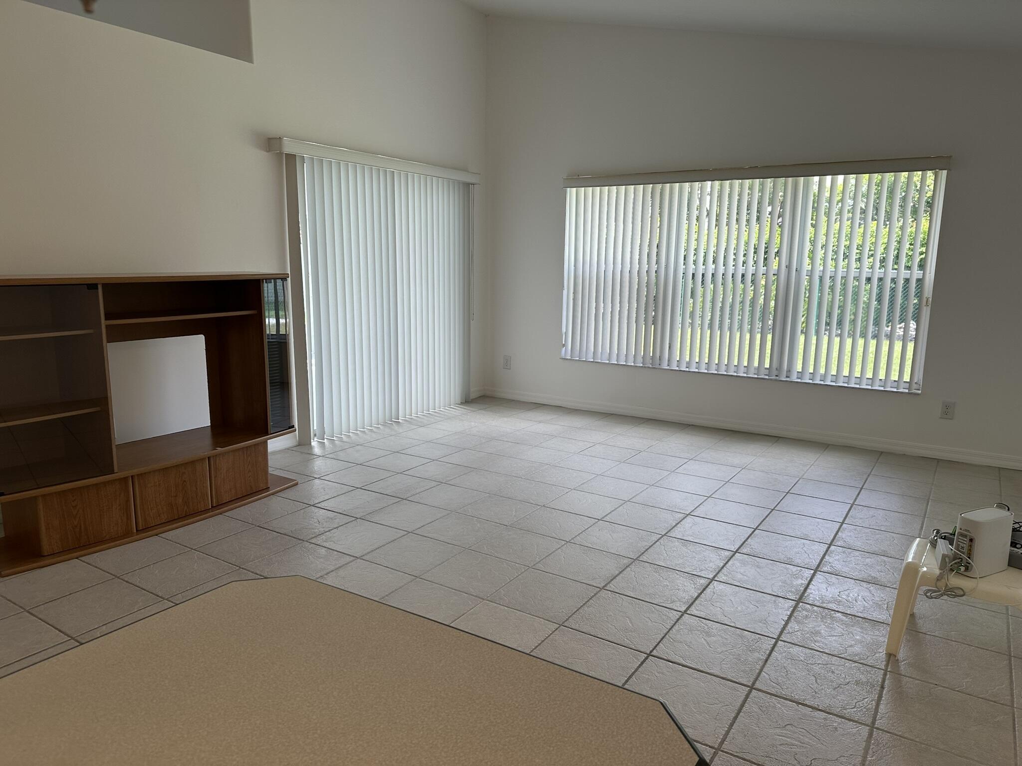 HEFTLER HOMES AT PEMBROKE SHORES - Residential