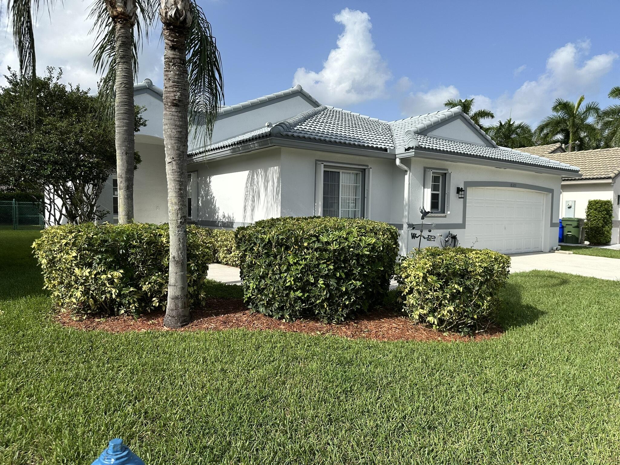 HEFTLER HOMES AT PEMBROKE SHORES - Residential