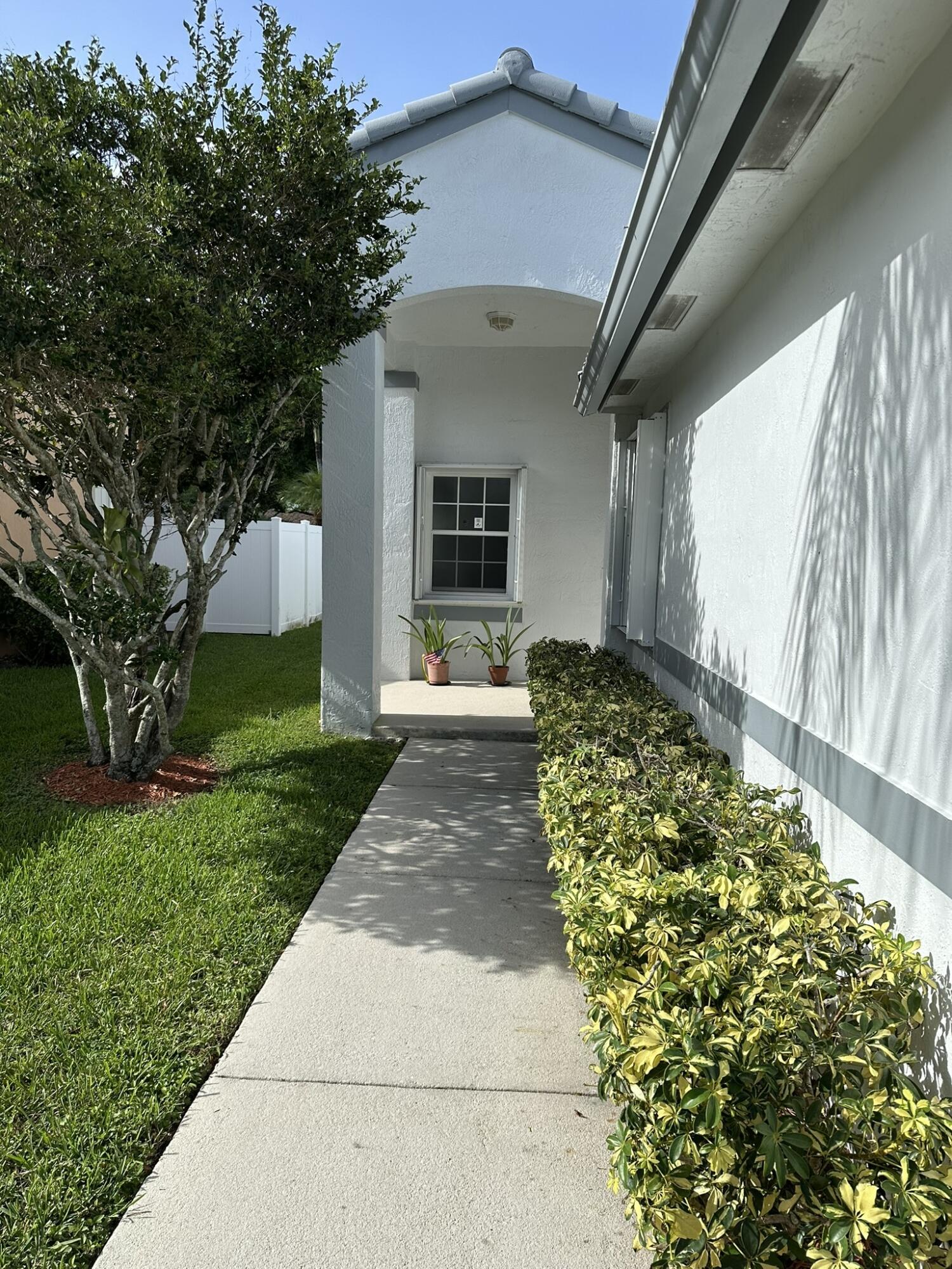 HEFTLER HOMES AT PEMBROKE SHORES - Residential