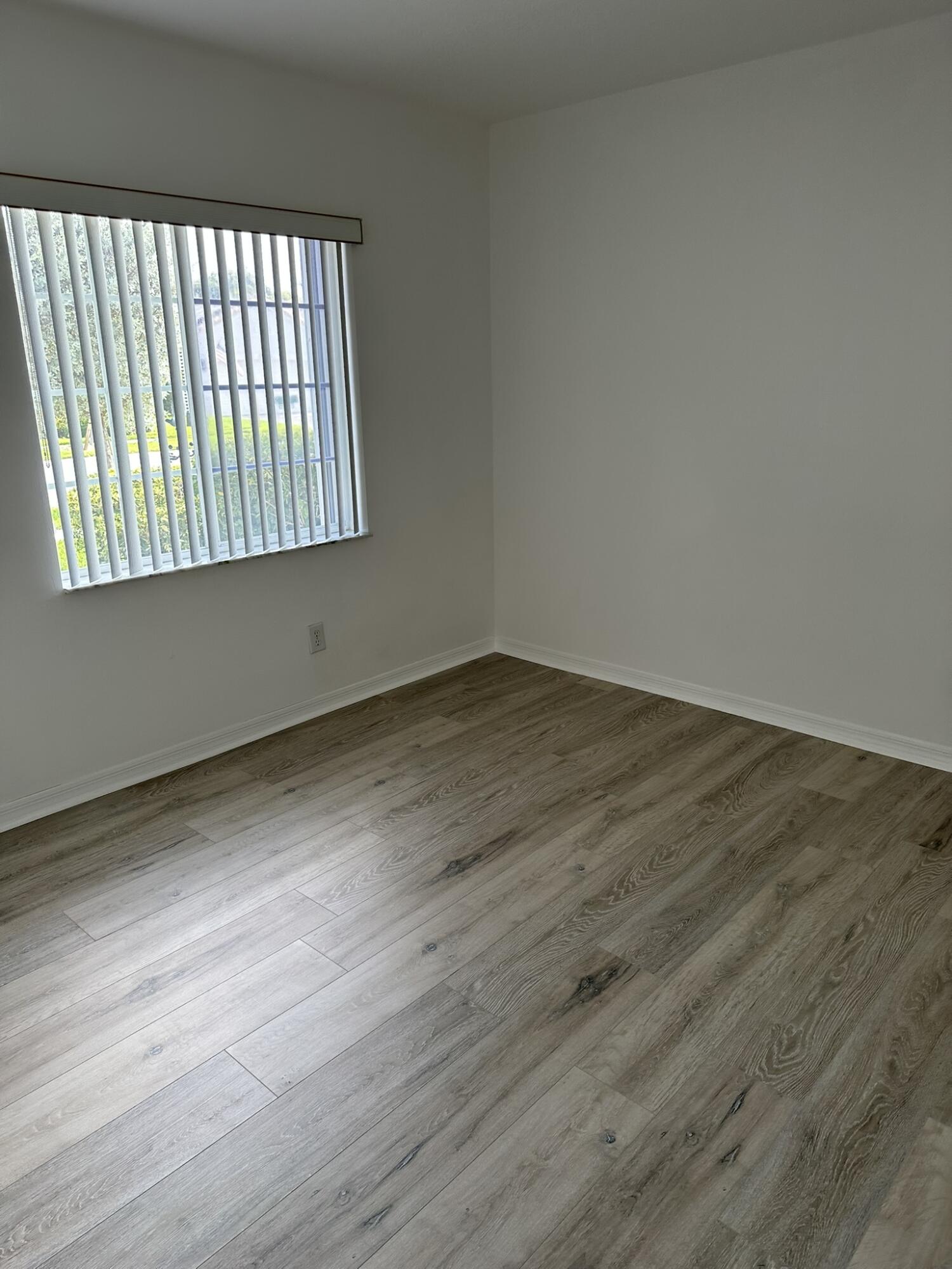 HEFTLER HOMES AT PEMBROKE SHORES - Residential