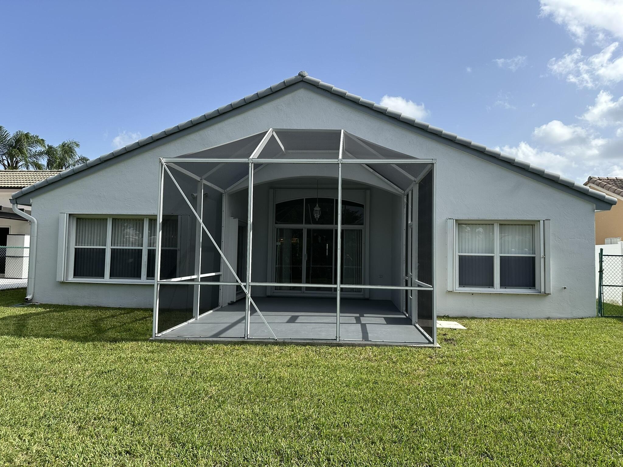 HEFTLER HOMES AT PEMBROKE SHORES - Residential