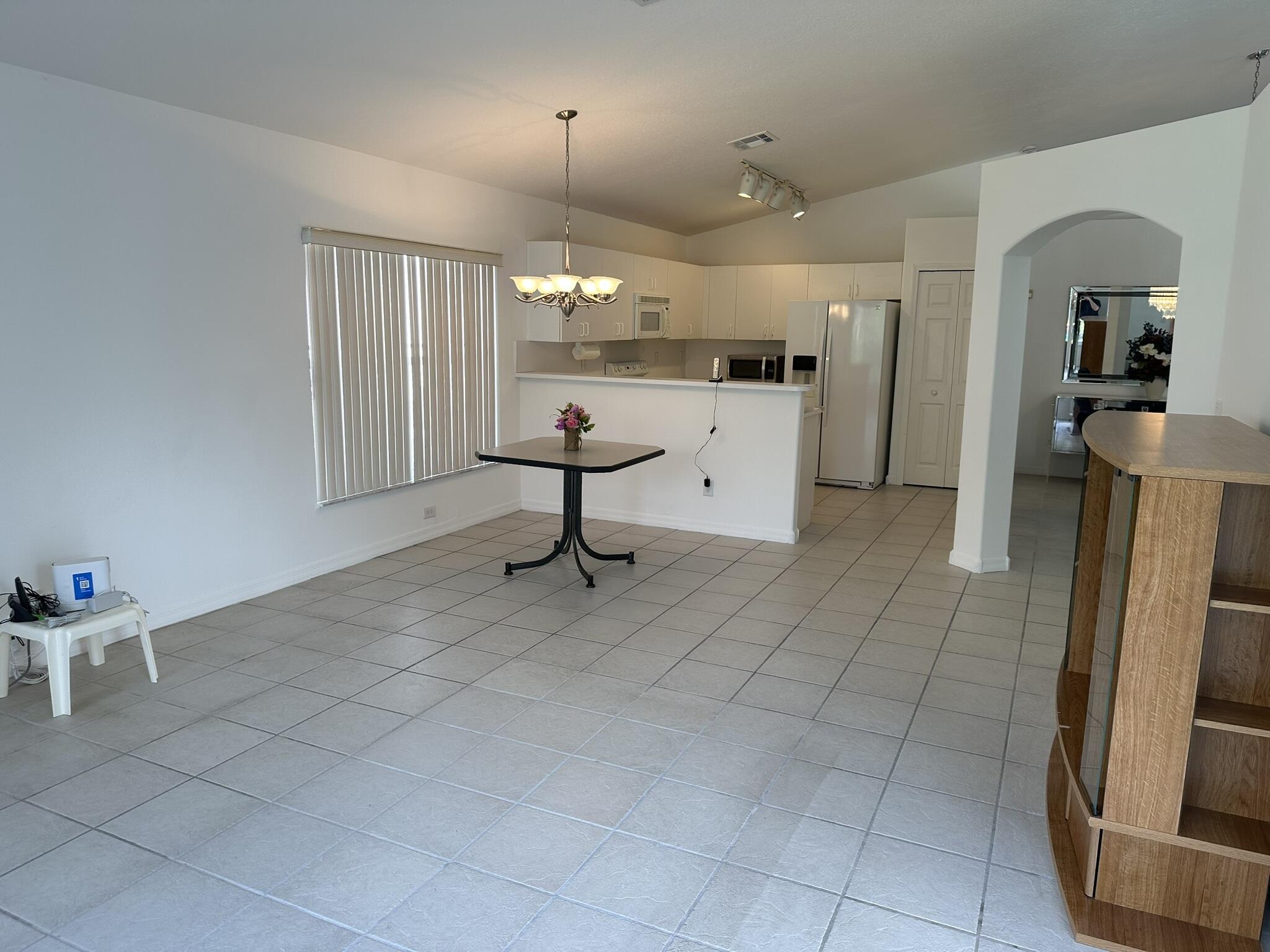 HEFTLER HOMES AT PEMBROKE SHORES - Residential