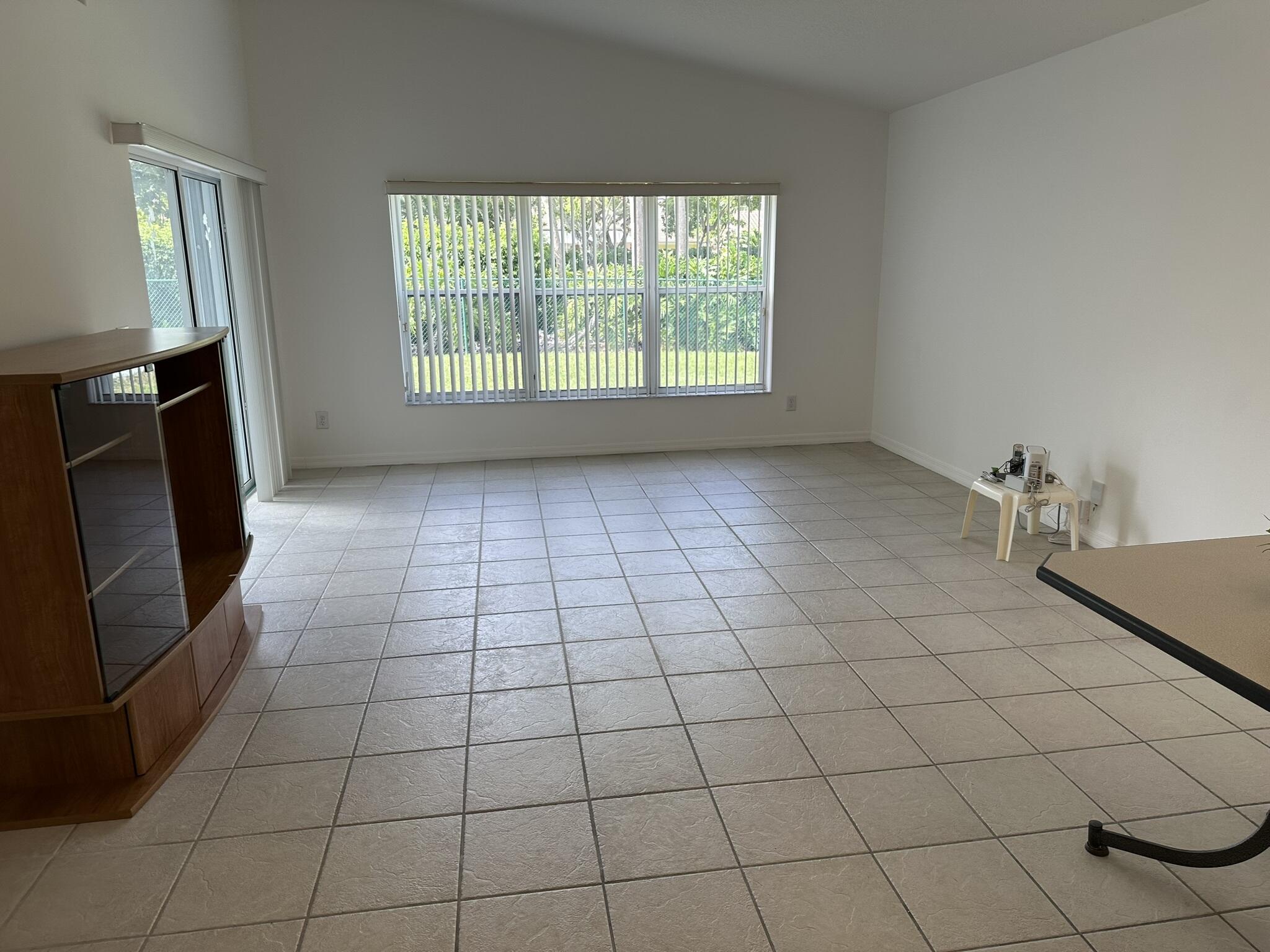HEFTLER HOMES AT PEMBROKE SHORES - Residential