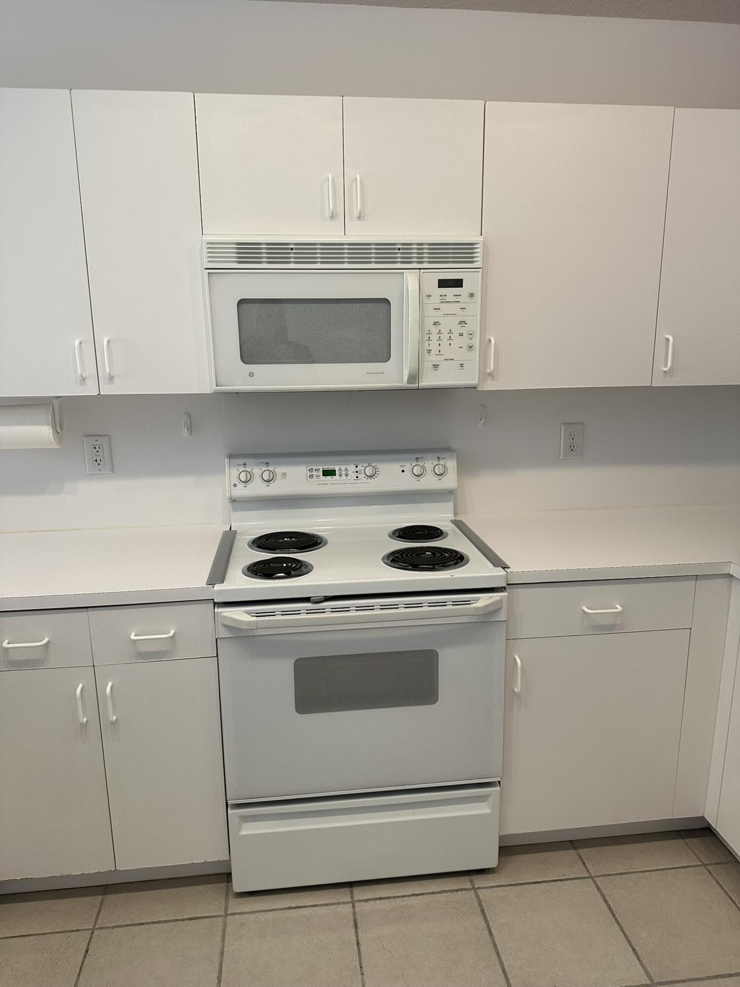 HEFTLER HOMES AT PEMBROKE SHORES - Residential