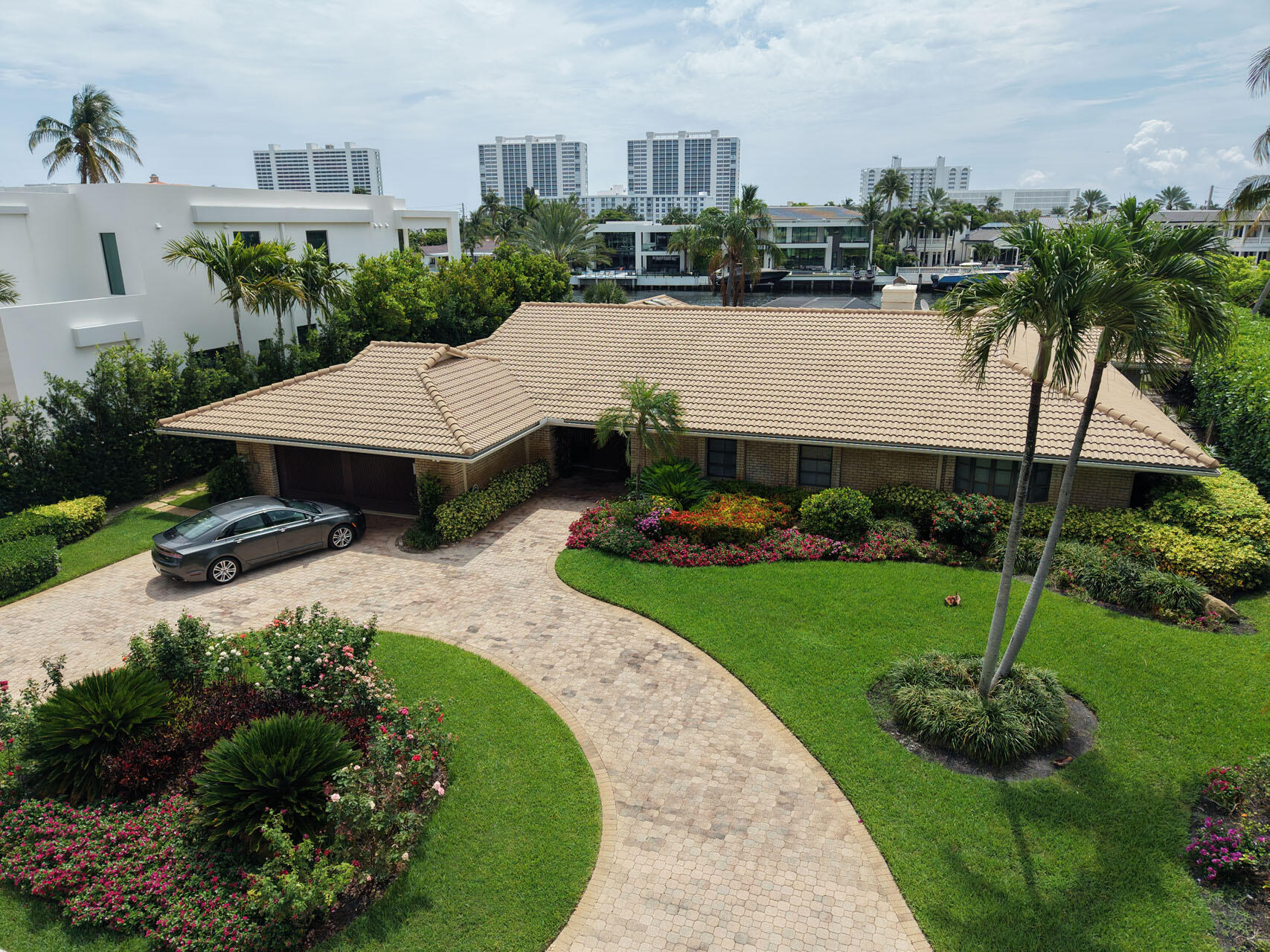ROYAL PALM YACHT & COUNTRY CLUB - Residential