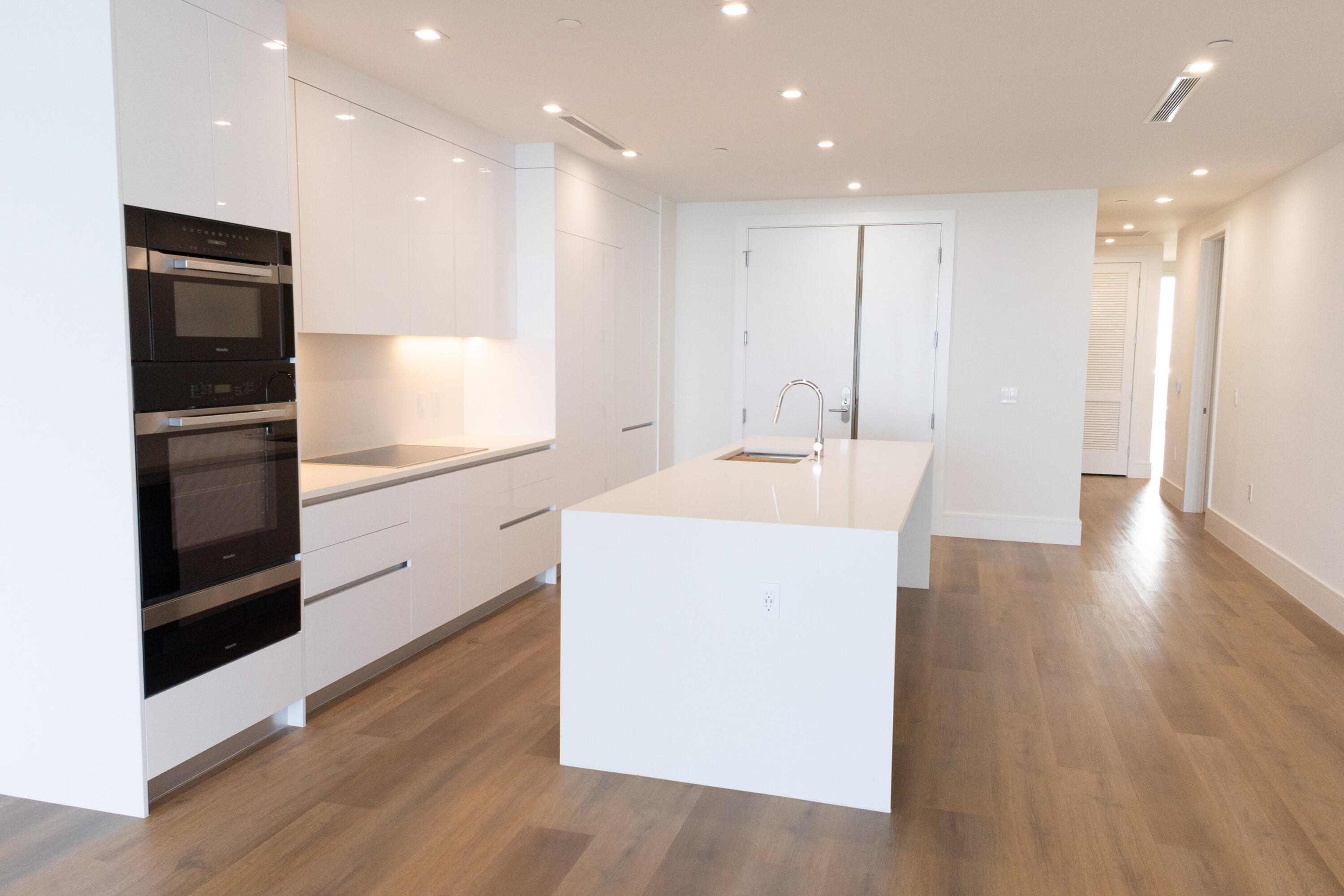 NAUTILUS 220 CONDO - Residential
