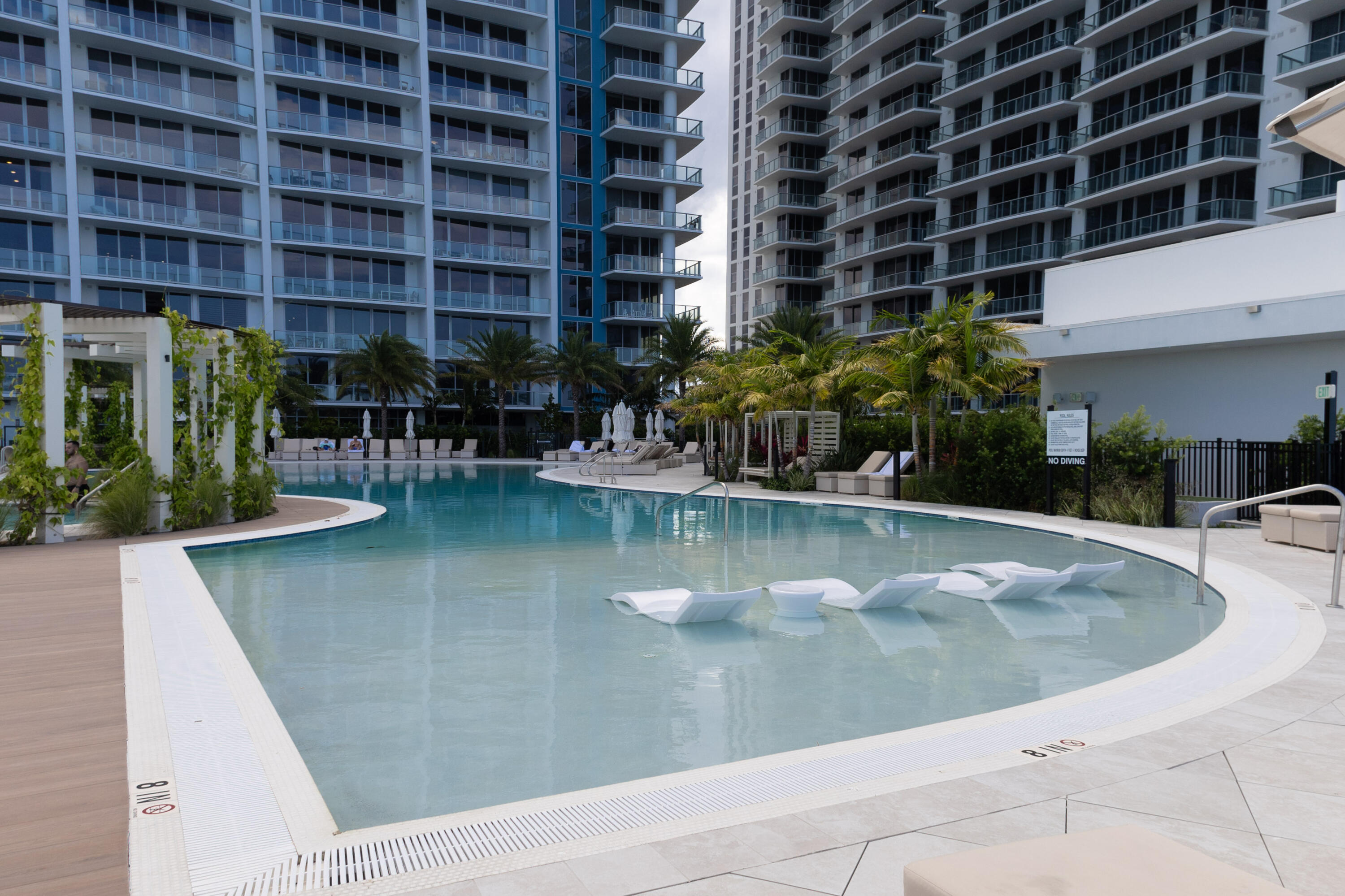 NAUTILUS 220 CONDO - Residential