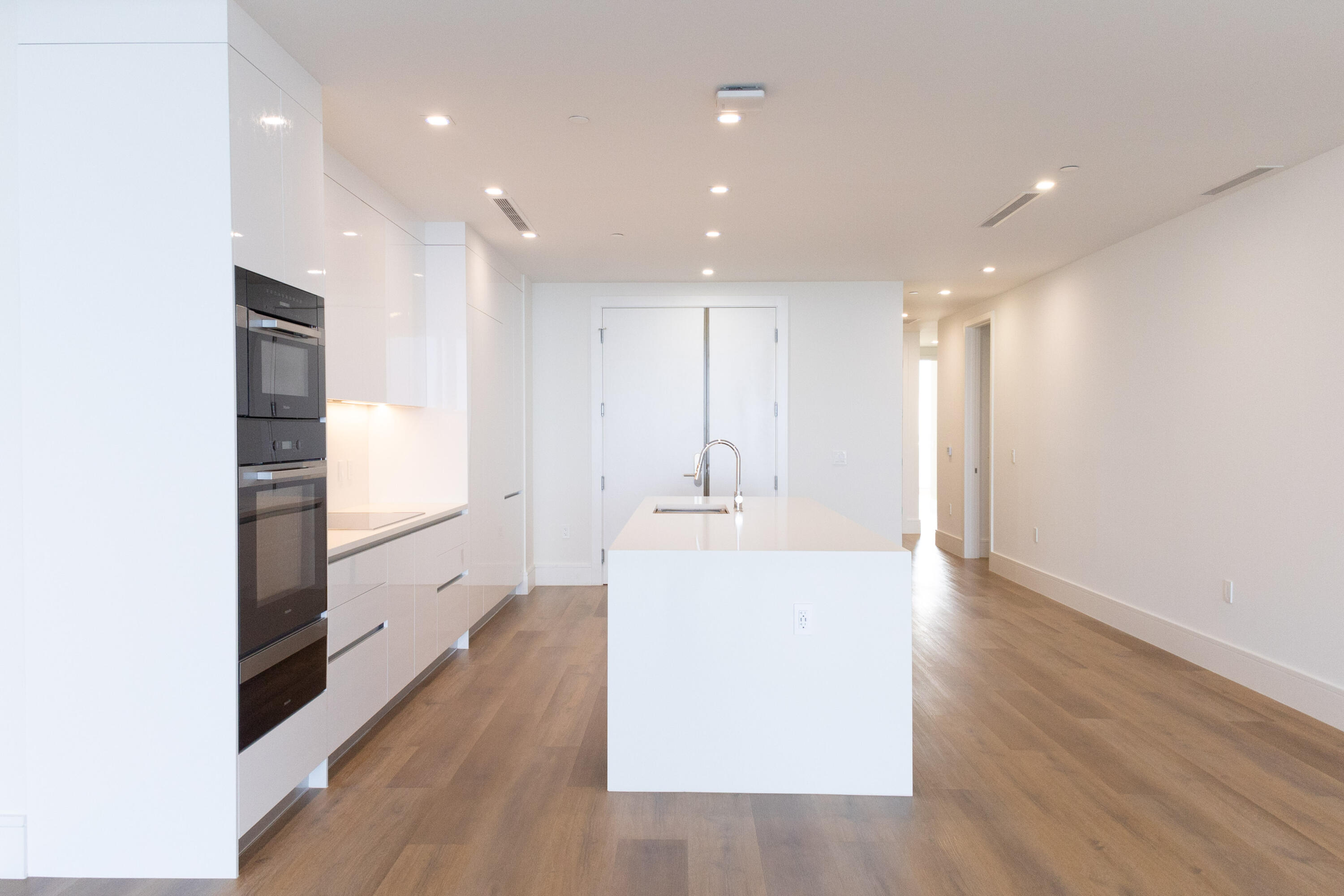 NAUTILUS 220 CONDO - Residential
