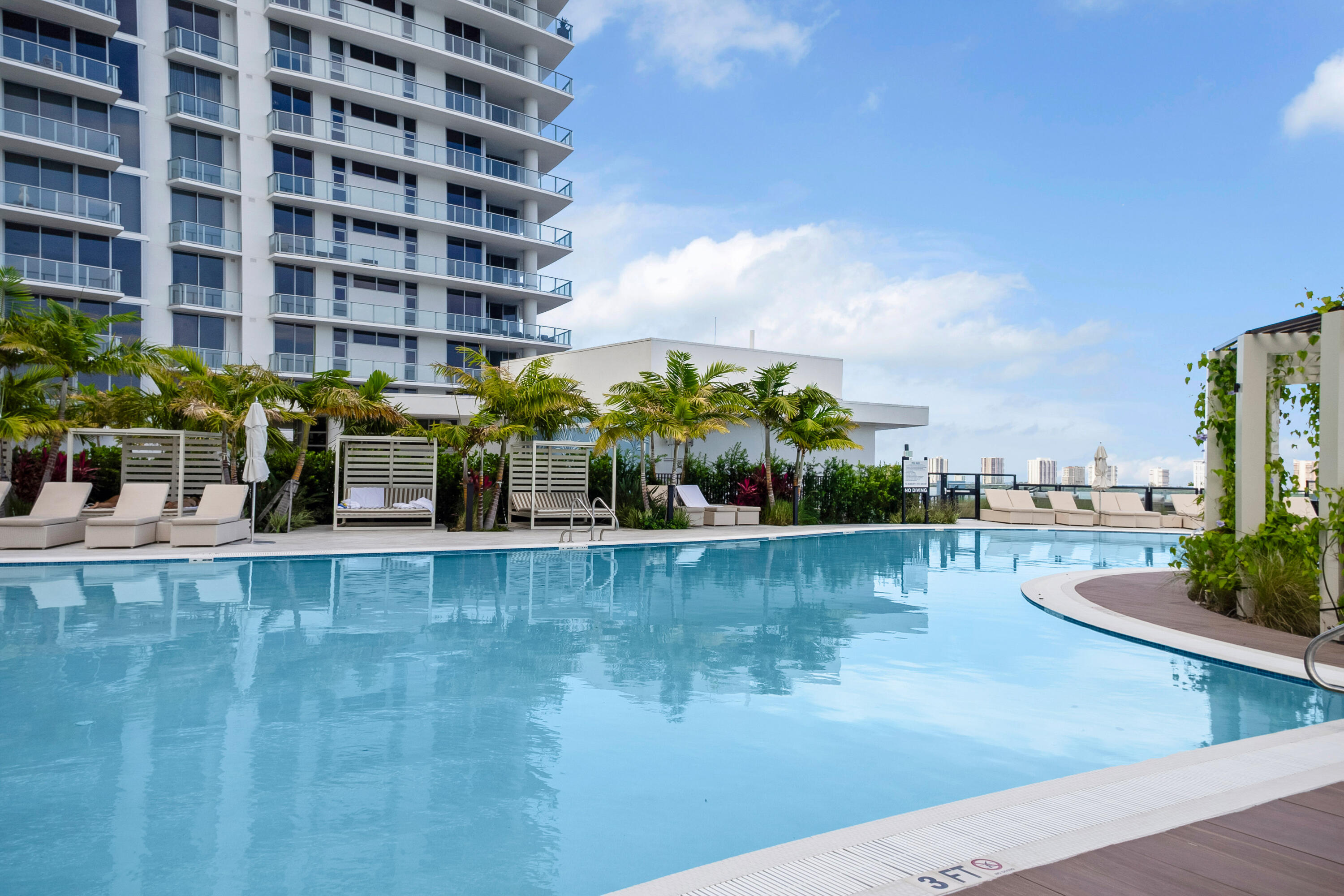 NAUTILUS 220 CONDO - Residential