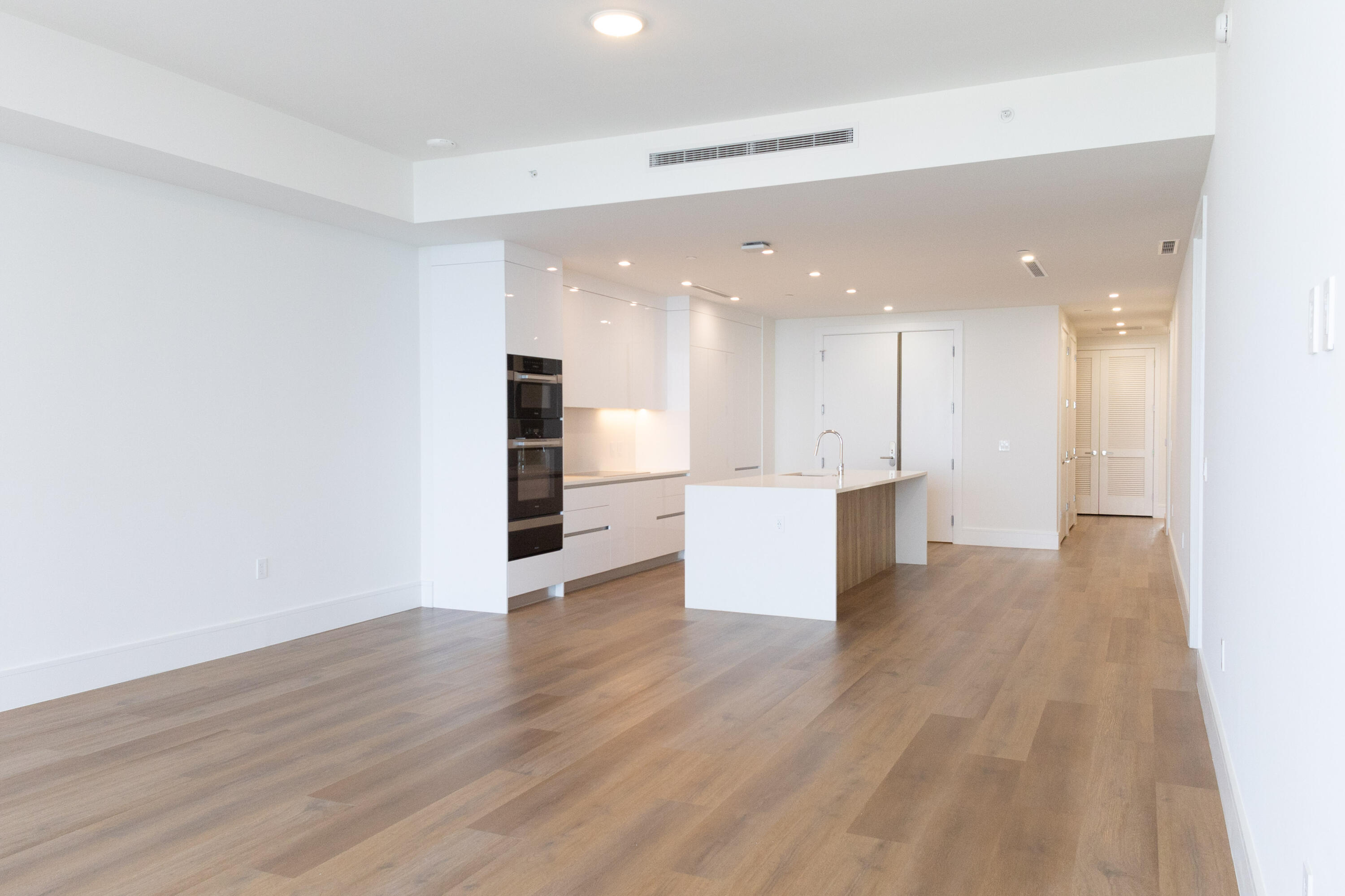 NAUTILUS 220 CONDO - Residential