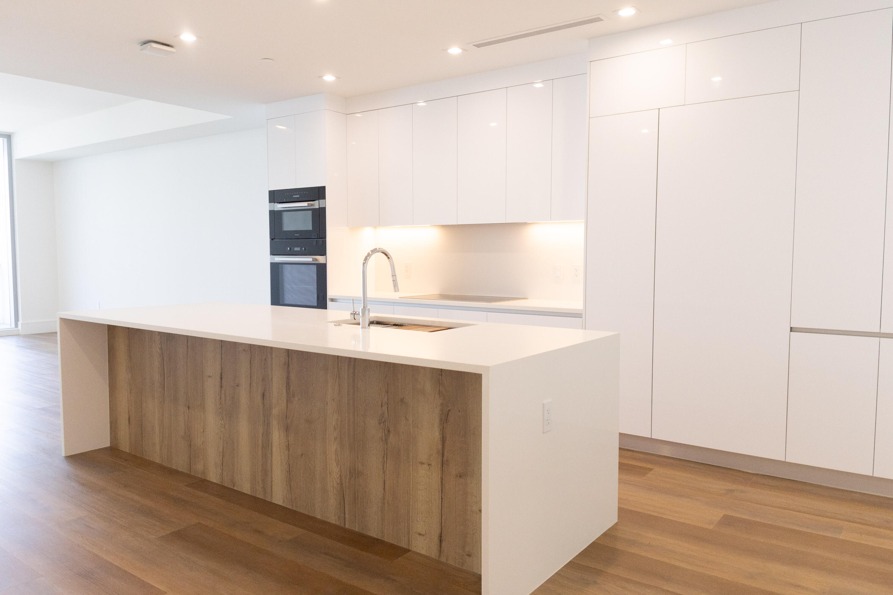 NAUTILUS 220 CONDO - Residential