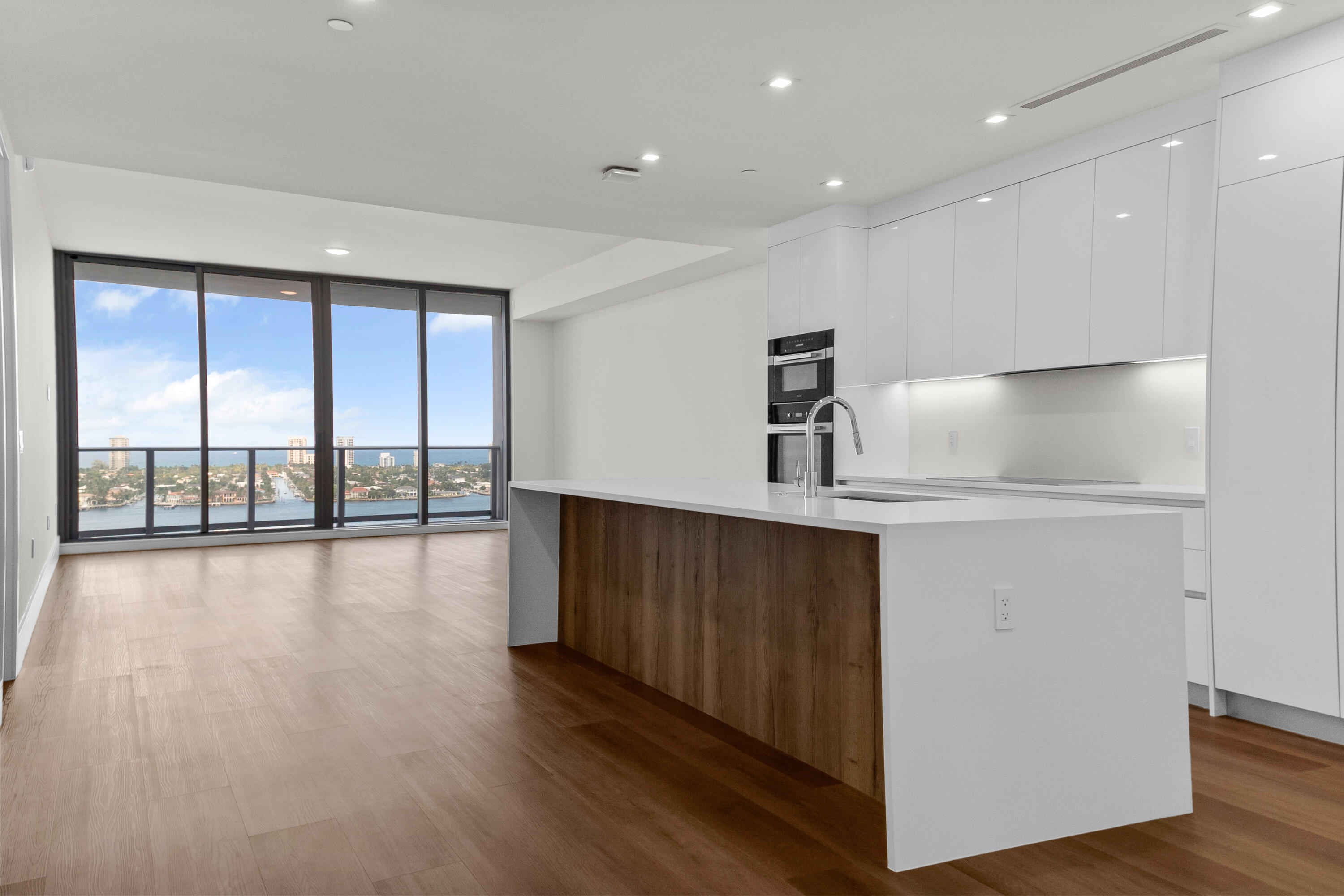 NAUTILUS 220 CONDO - Residential