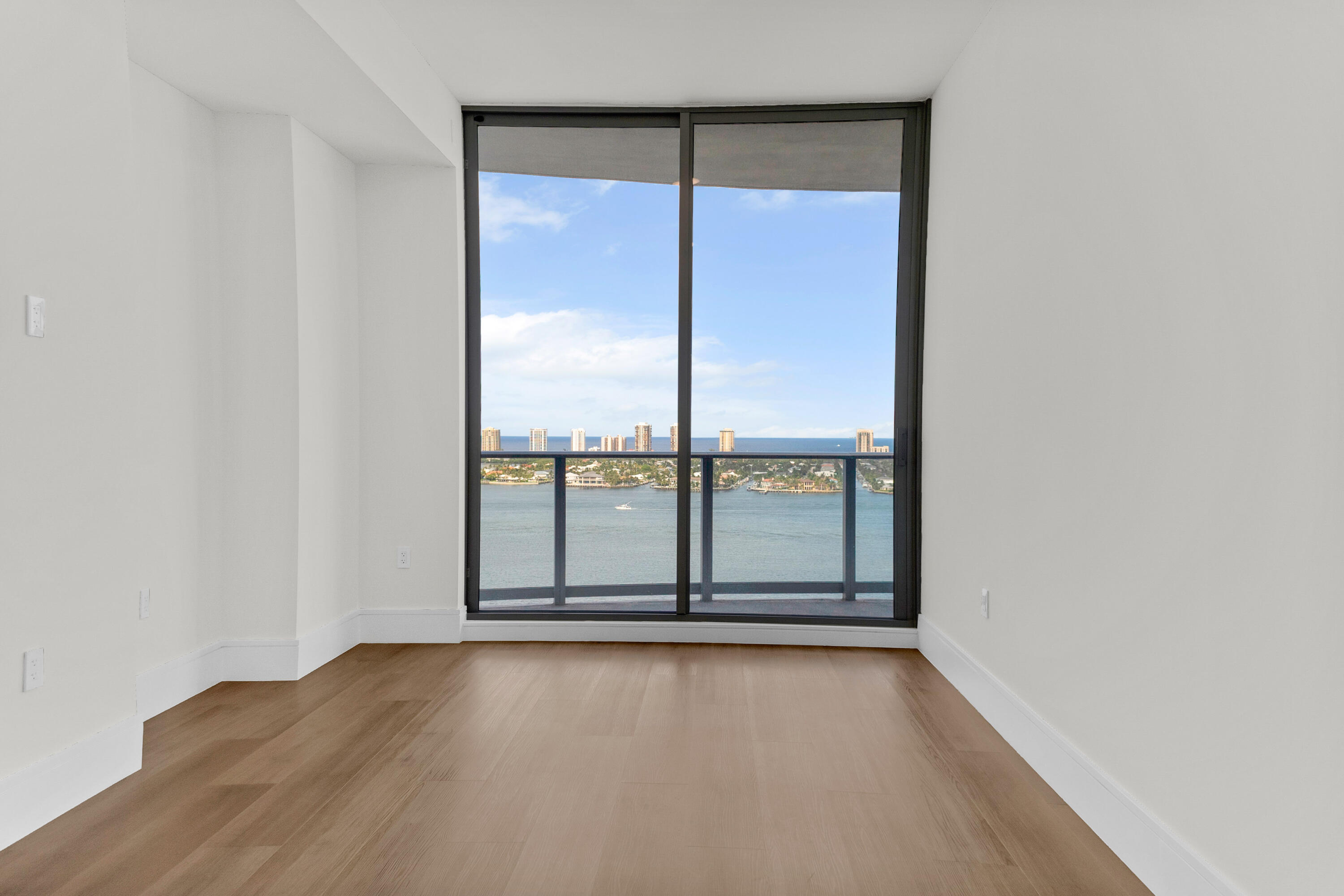 NAUTILUS 220 CONDO - Residential