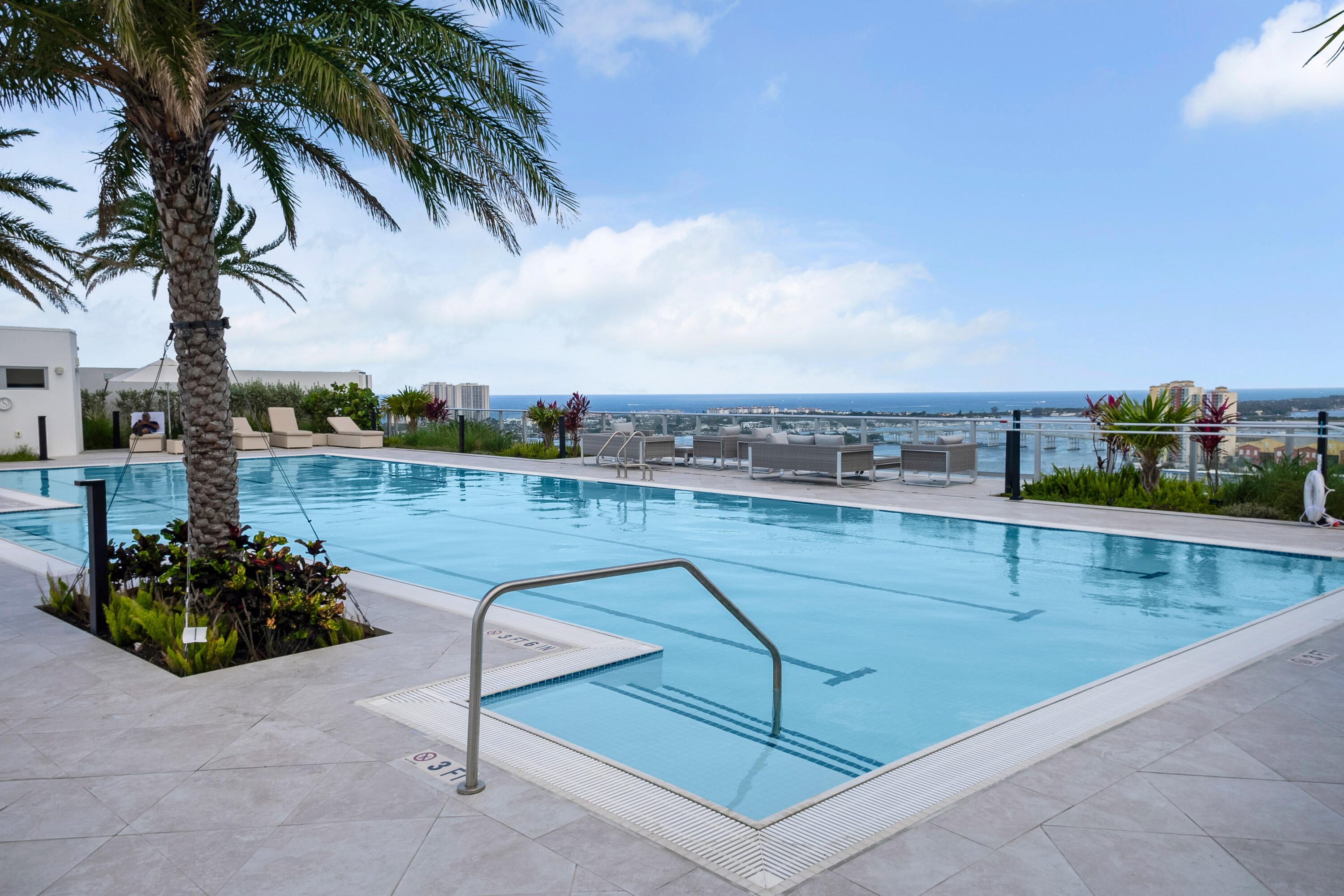 NAUTILUS 220 CONDO - Residential