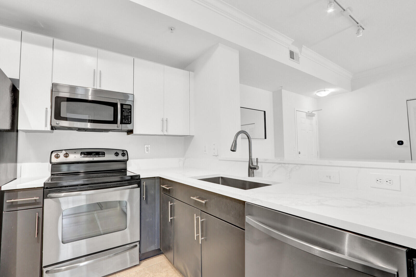 RESIDENCES AT MIDTOWN CONDO - Residential