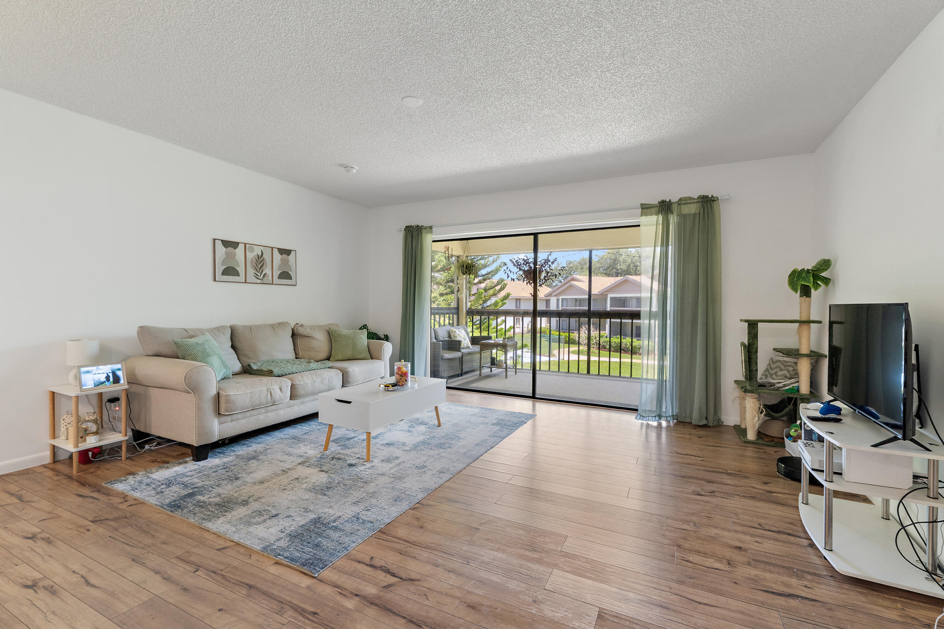 TERRACE GARDENS CONDO - Residential Lease