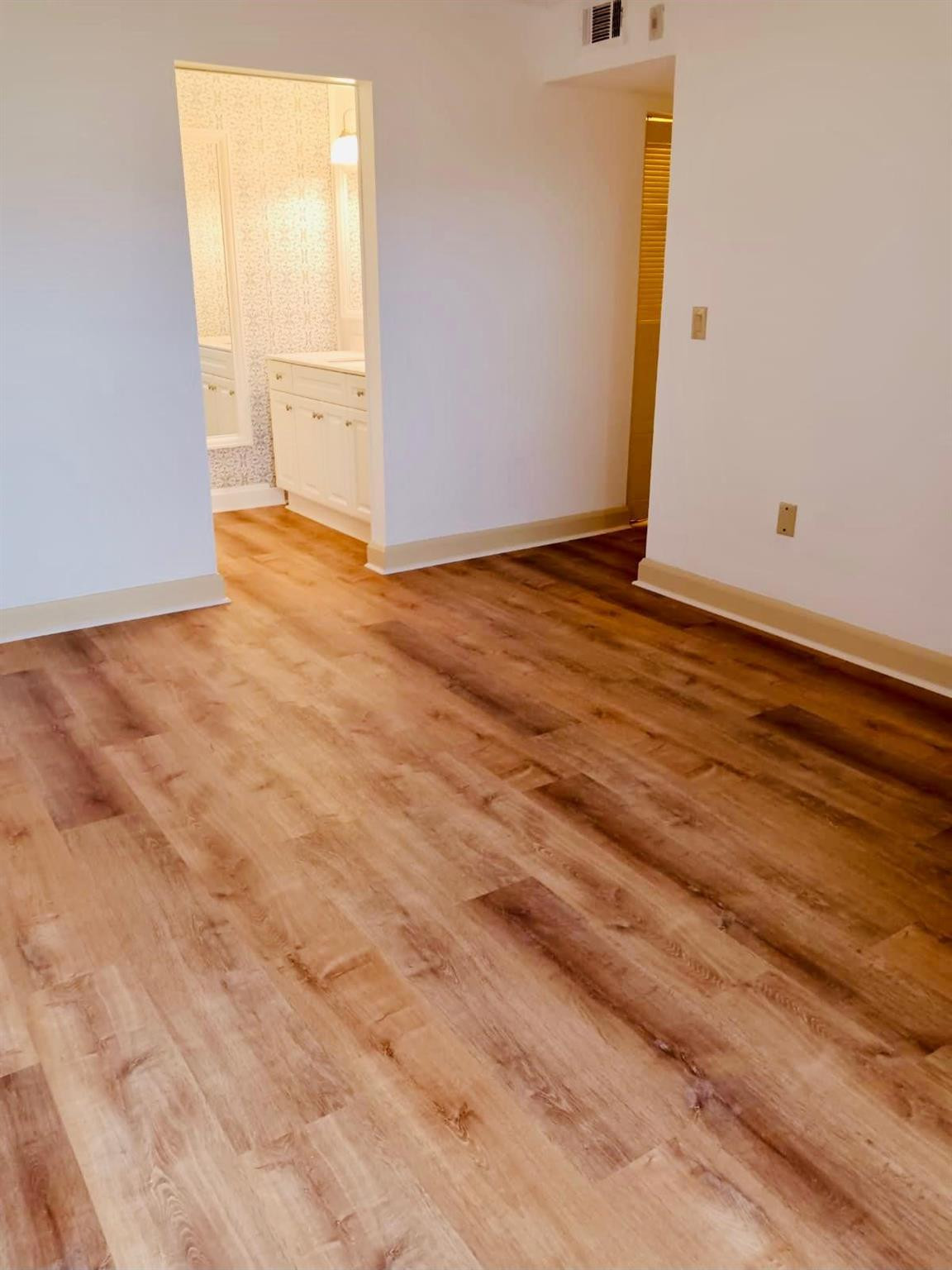 RIVER REACH CONDOMINIUM III - Residential