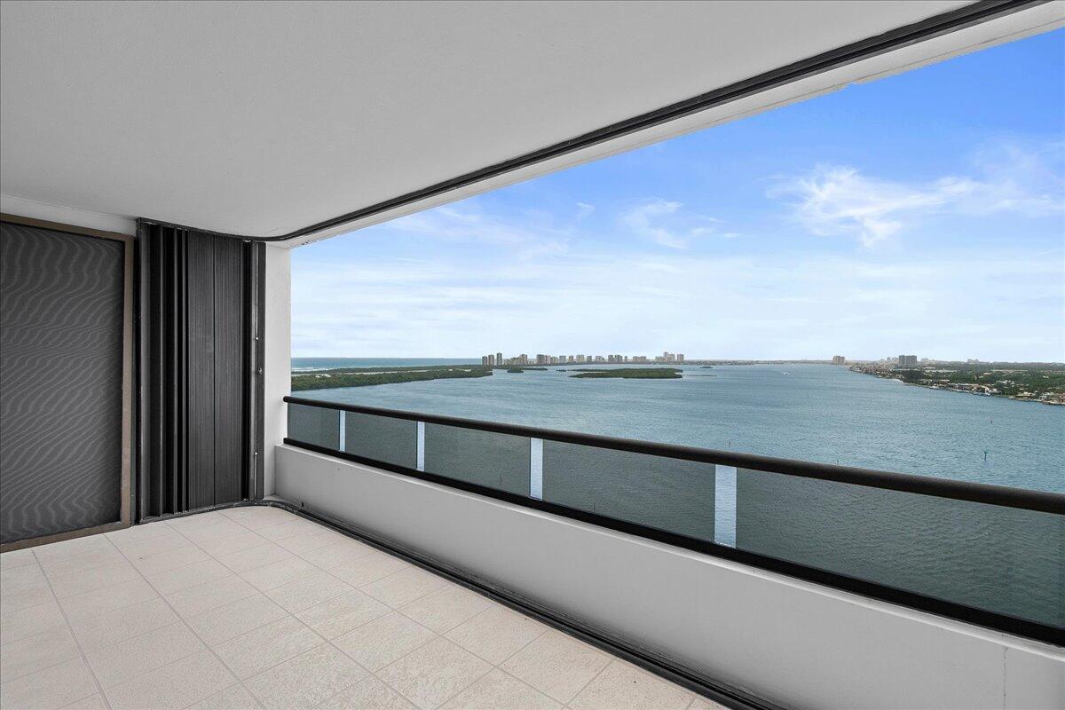 OLD PORT COVE LAKE POINT TOWER CONDO - Residential
