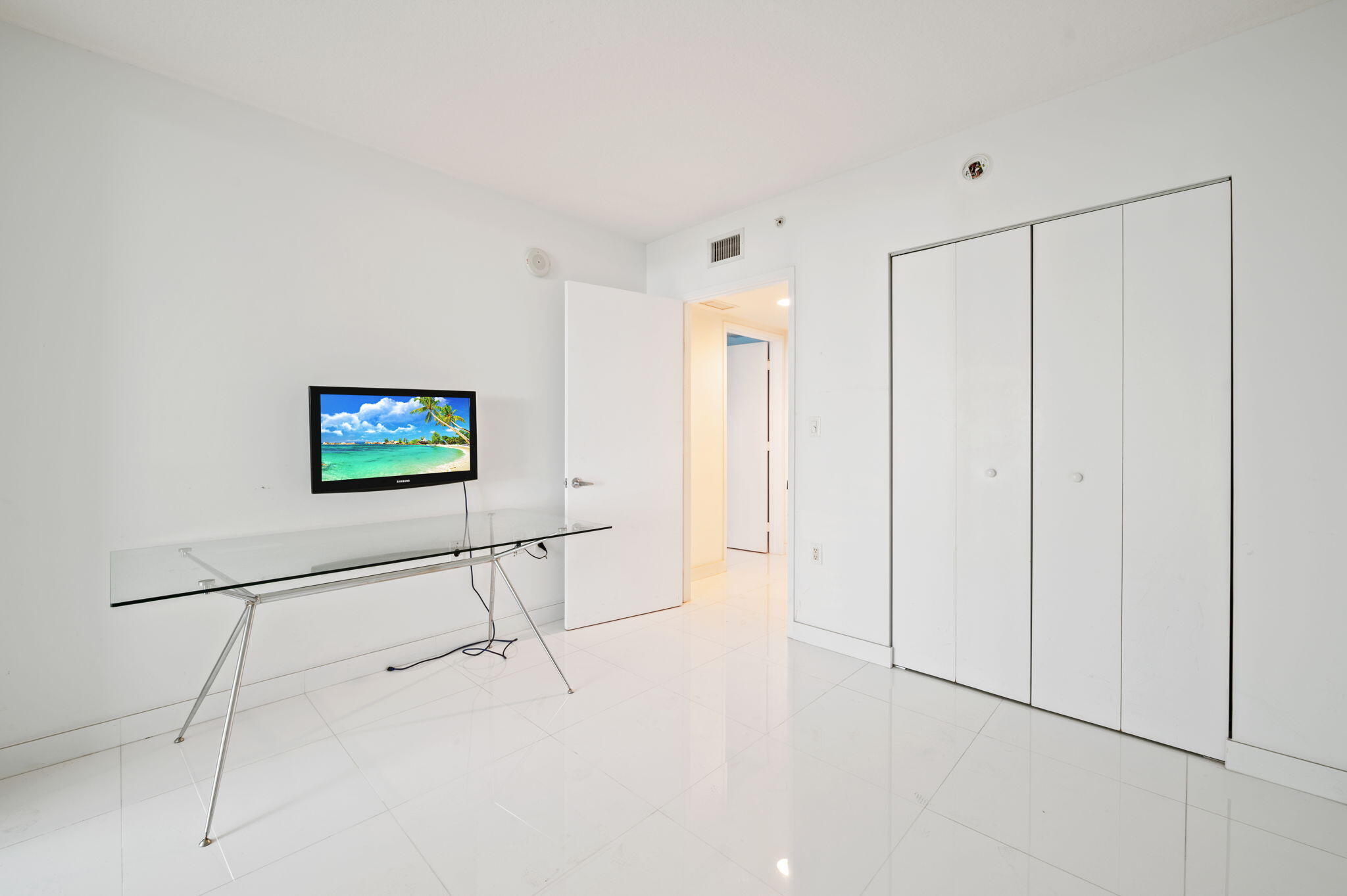 ST TROPEZ ON THE BAY II CONDO - Residential