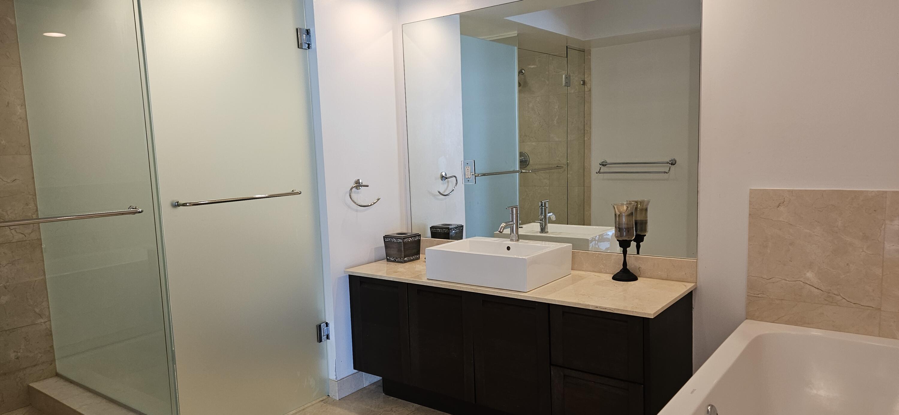 ST TROPEZ ON THE BAY II CONDO - Residential