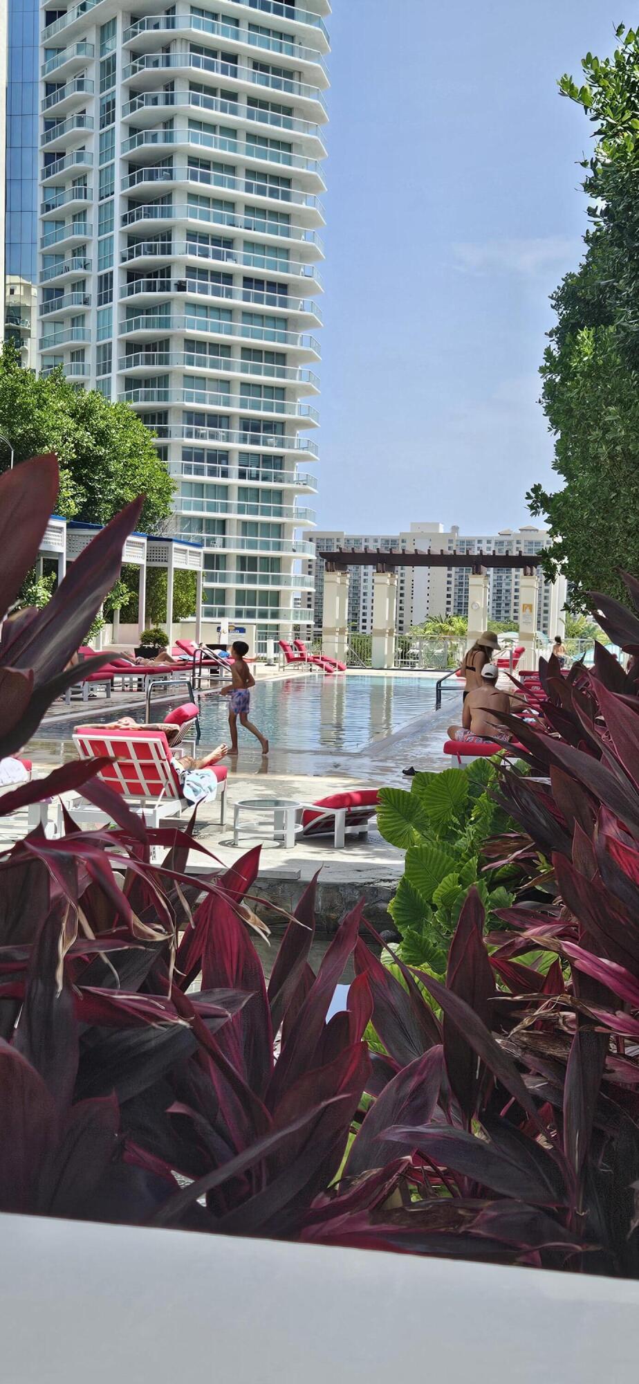 ST TROPEZ ON THE BAY II CONDO - Residential