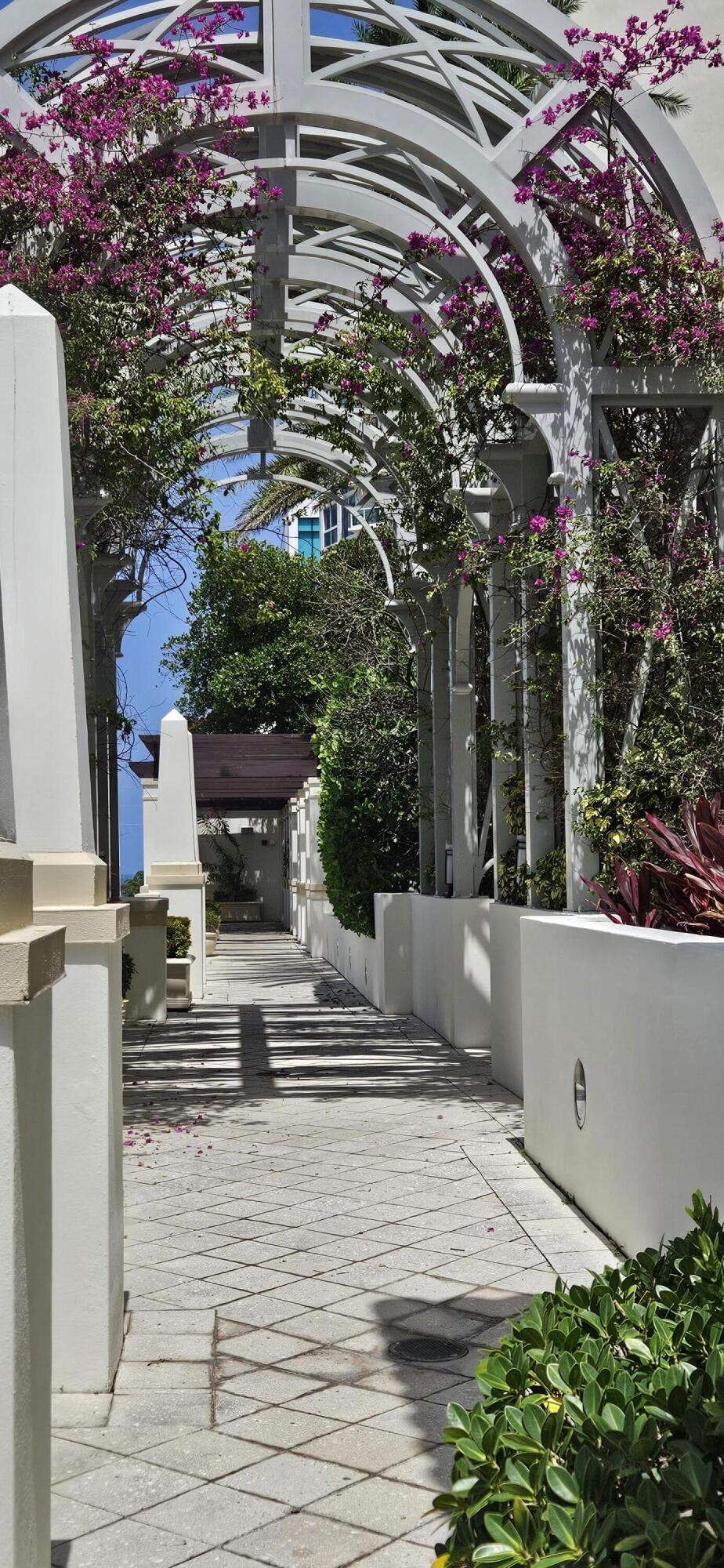 ST TROPEZ ON THE BAY II CONDO - Residential