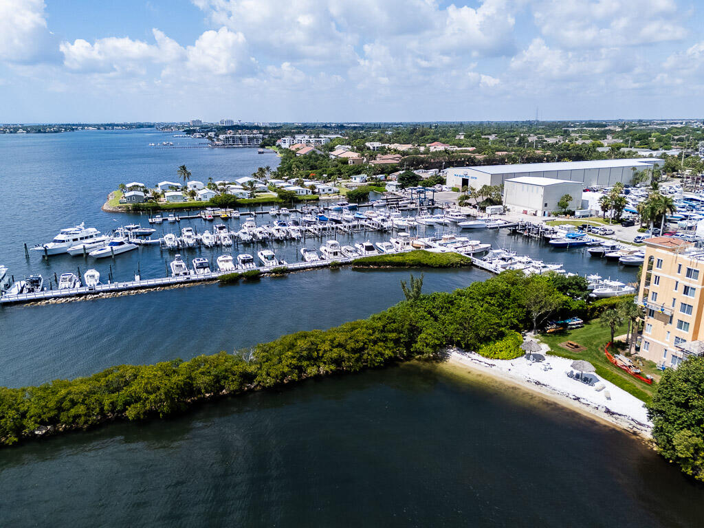 HYPOLUXOS MARINERS CAY CONDO - Residential