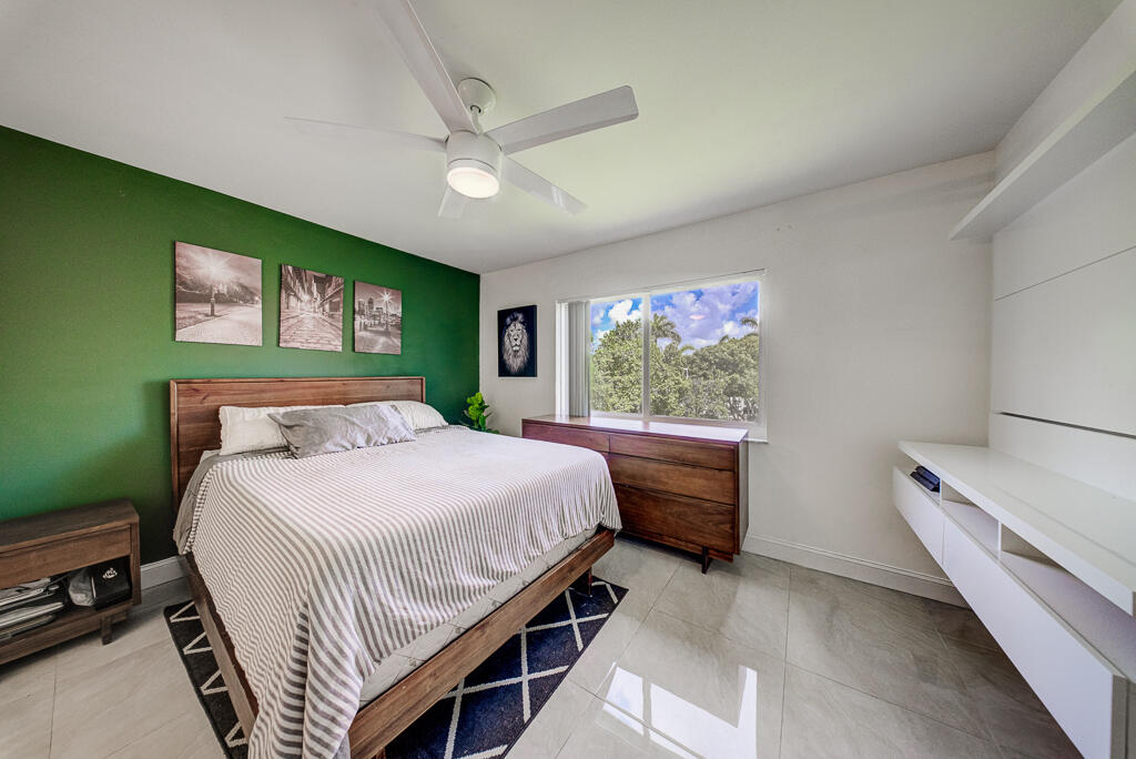 HYPOLUXOS MARINERS CAY CONDO - Residential
