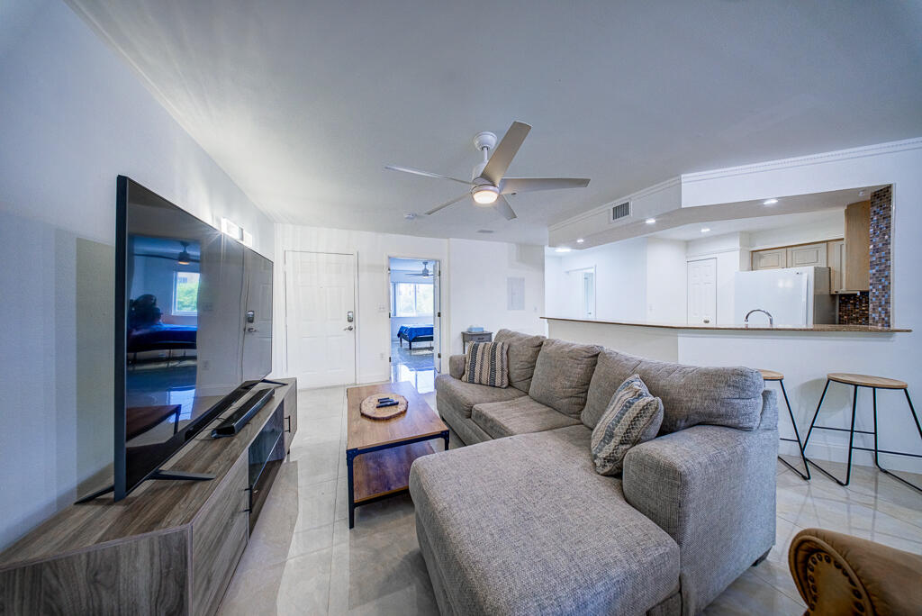 HYPOLUXOS MARINERS CAY CONDO - Residential