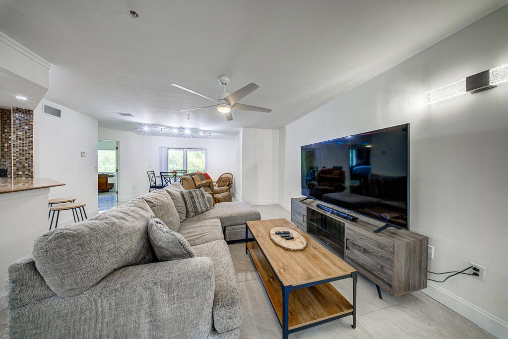 HYPOLUXOS MARINERS CAY CONDO - Residential