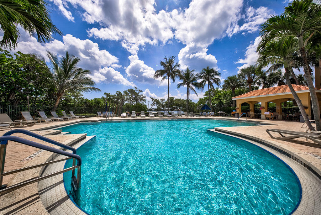 HYPOLUXOS MARINERS CAY CONDO - Residential