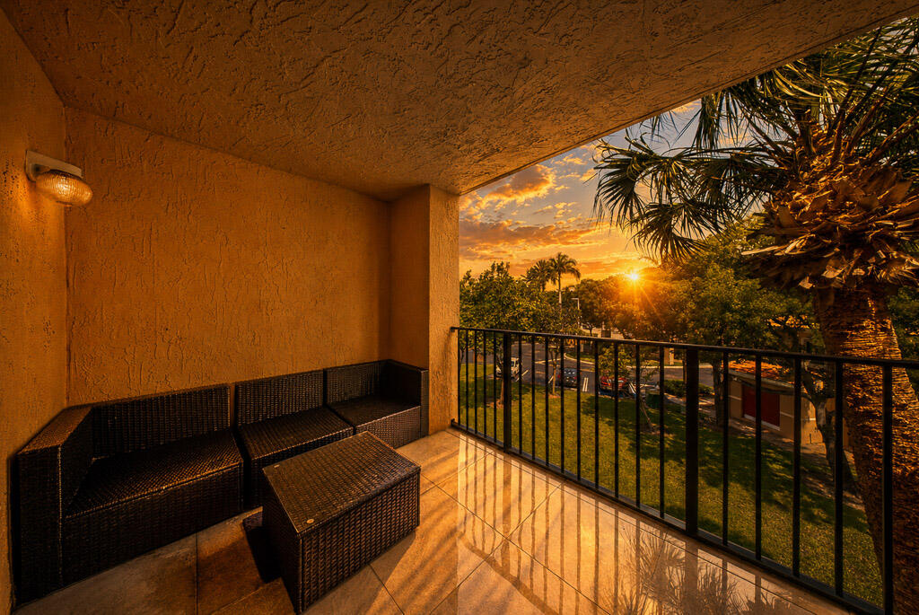 HYPOLUXOS MARINERS CAY CONDO - Residential