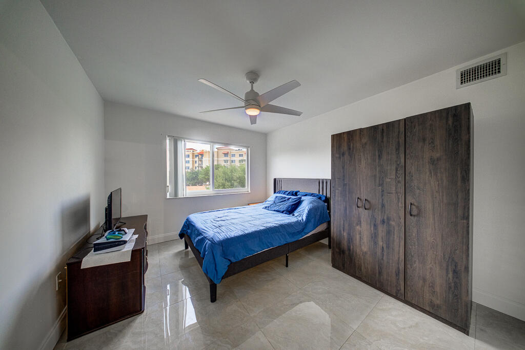 HYPOLUXOS MARINERS CAY CONDO - Residential