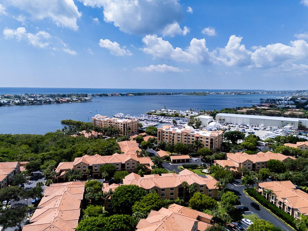 HYPOLUXOS MARINERS CAY CONDO - Residential