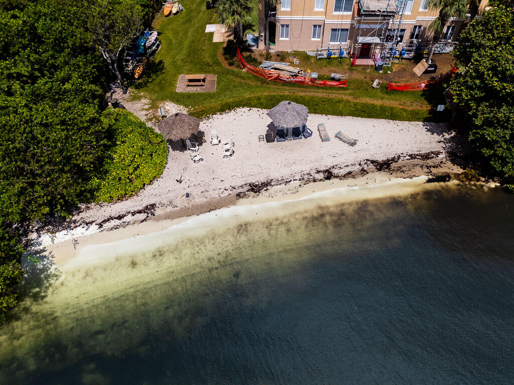 HYPOLUXOS MARINERS CAY CONDO - Residential