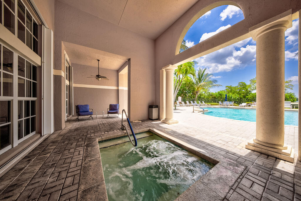 HYPOLUXOS MARINERS CAY CONDO - Residential