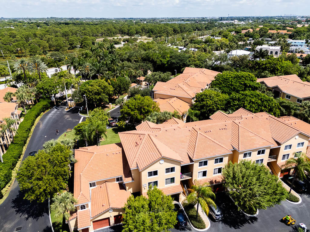 HYPOLUXOS MARINERS CAY CONDO - Residential