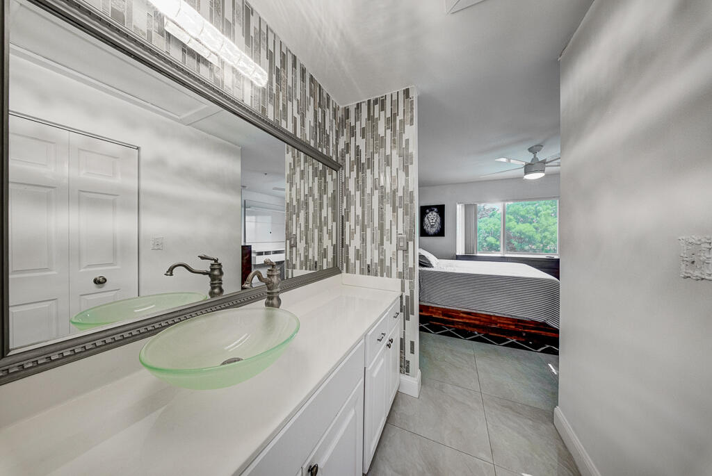 HYPOLUXOS MARINERS CAY CONDO - Residential