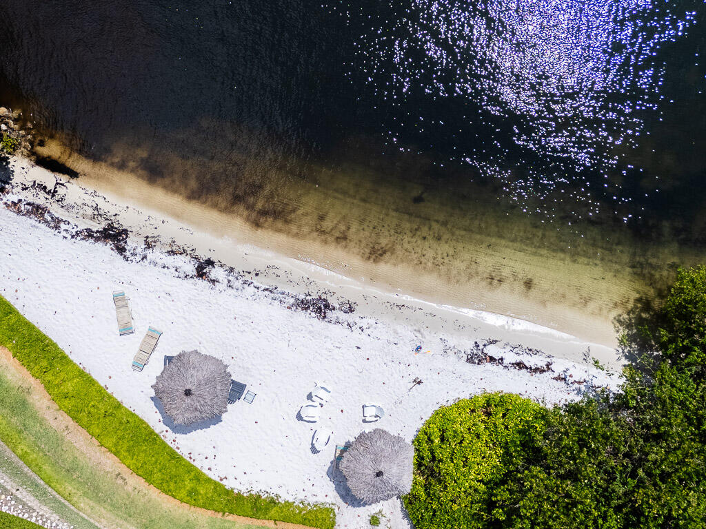 HYPOLUXOS MARINERS CAY CONDO - Residential