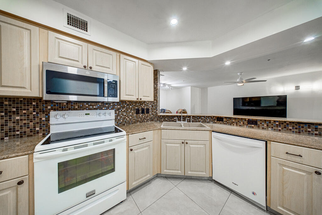 HYPOLUXOS MARINERS CAY CONDO - Residential